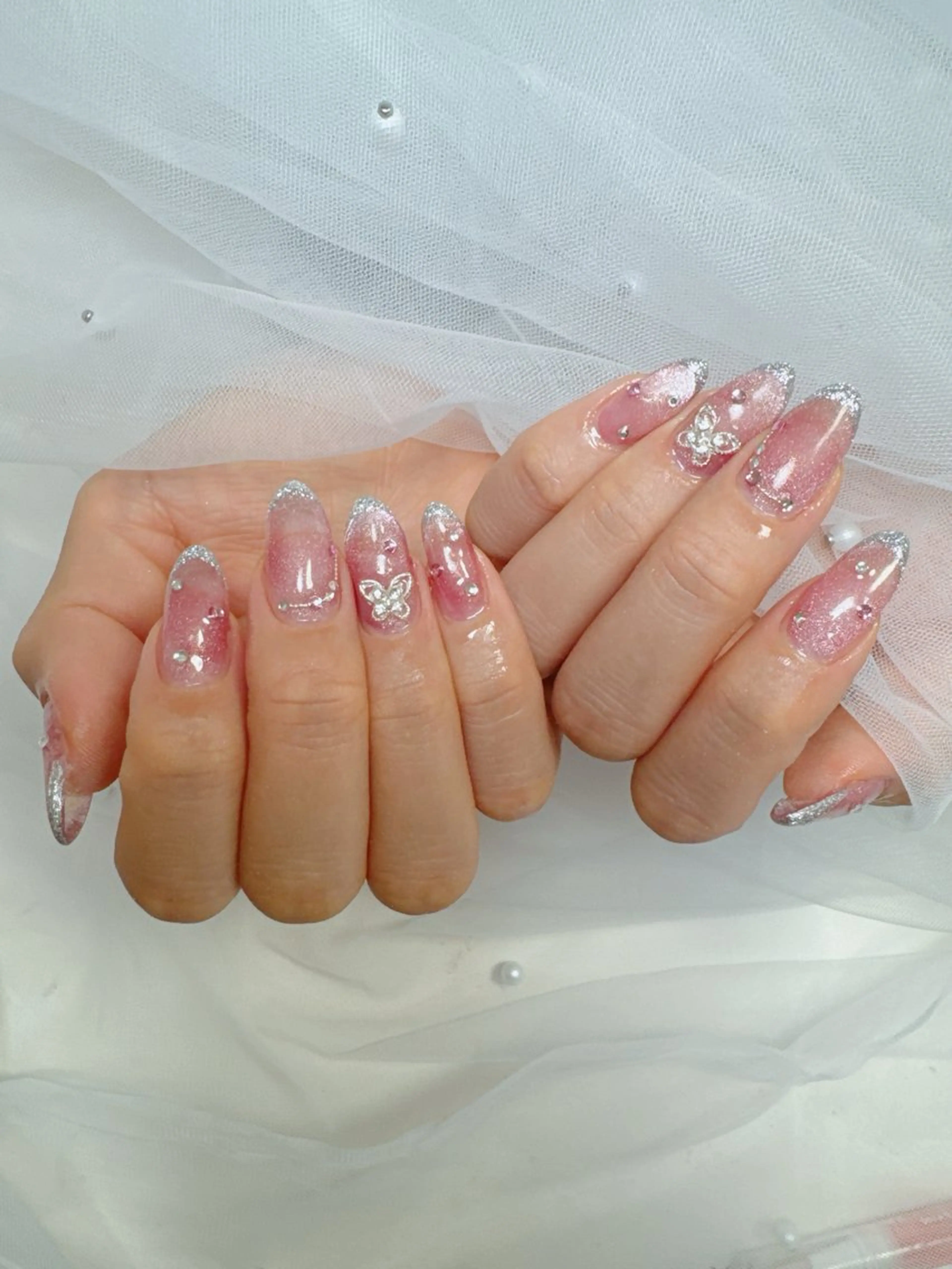 ネイル 成人式 フレンチネイル ジェルネイル ガラスフレンチ ハート ハンドネイル クイーンズネイル銀座所属・Queeens nailのネイルデザイン