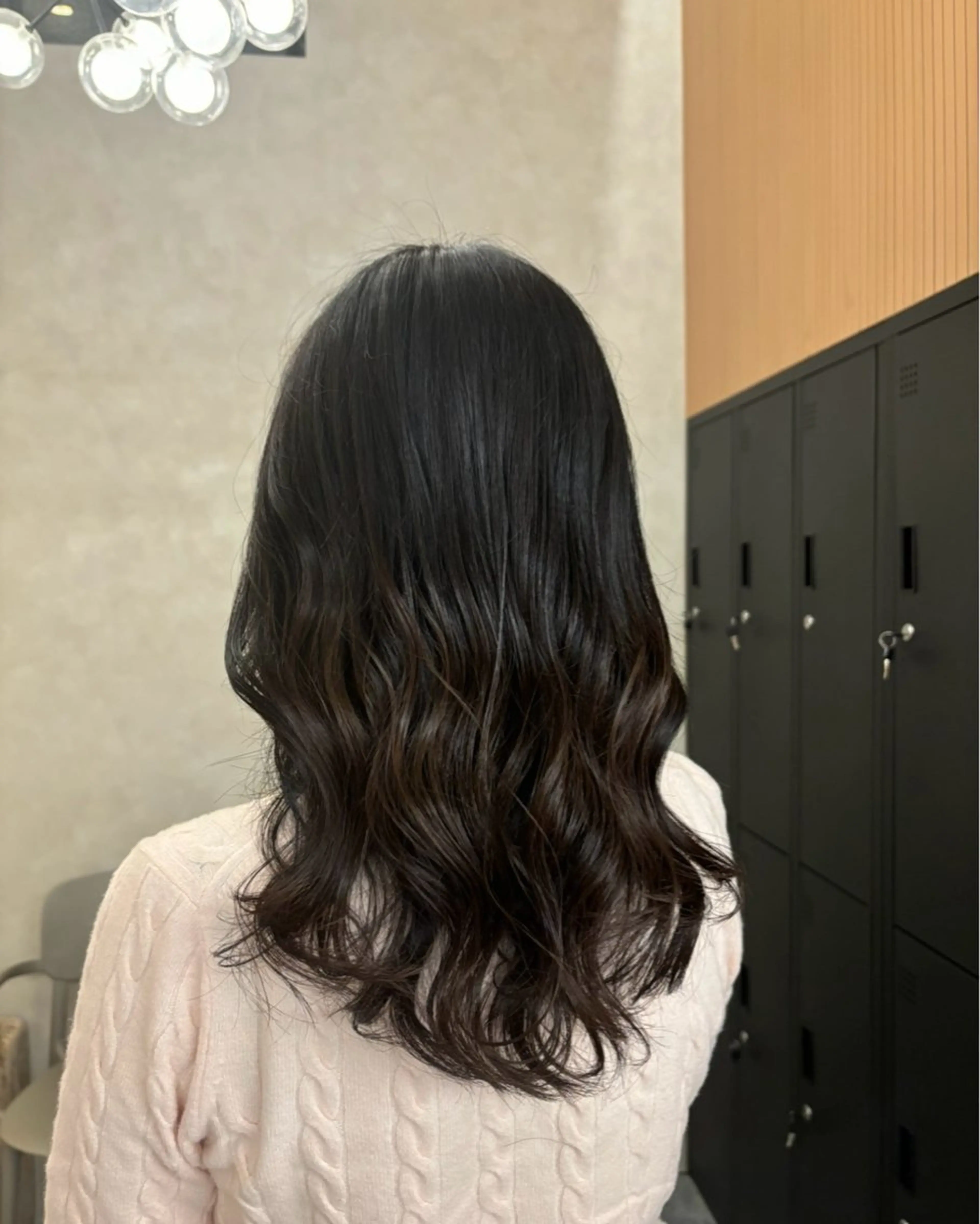 ミディアム ワイズミ モモカのヘアスタイル