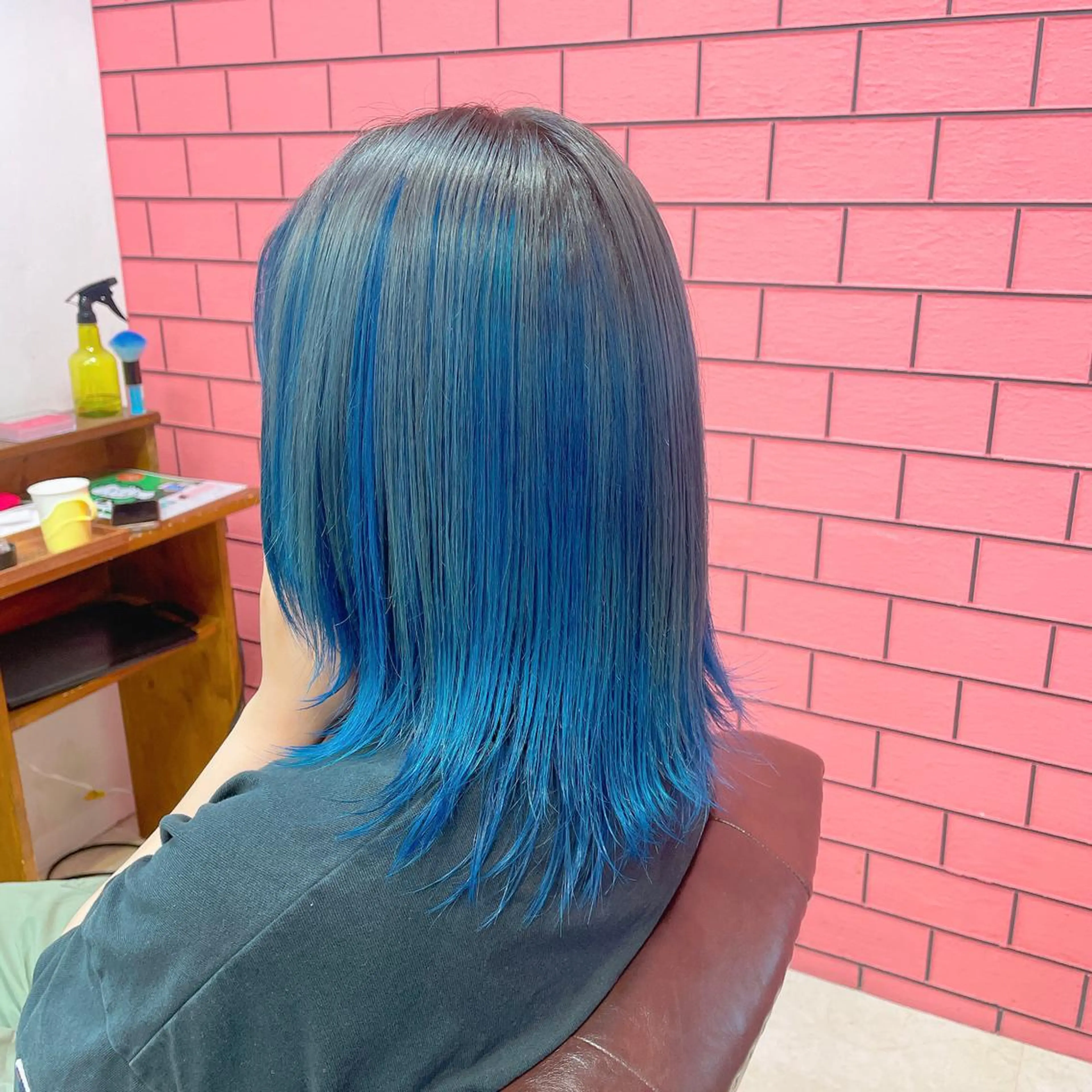 ミディアム カラー バレイヤージュ ブリーチ ブルーカラー ケアブリーチ ダークグレー ヘアカラー トリートメント デザインカラー髪質 改善Lilithのその他イメージ