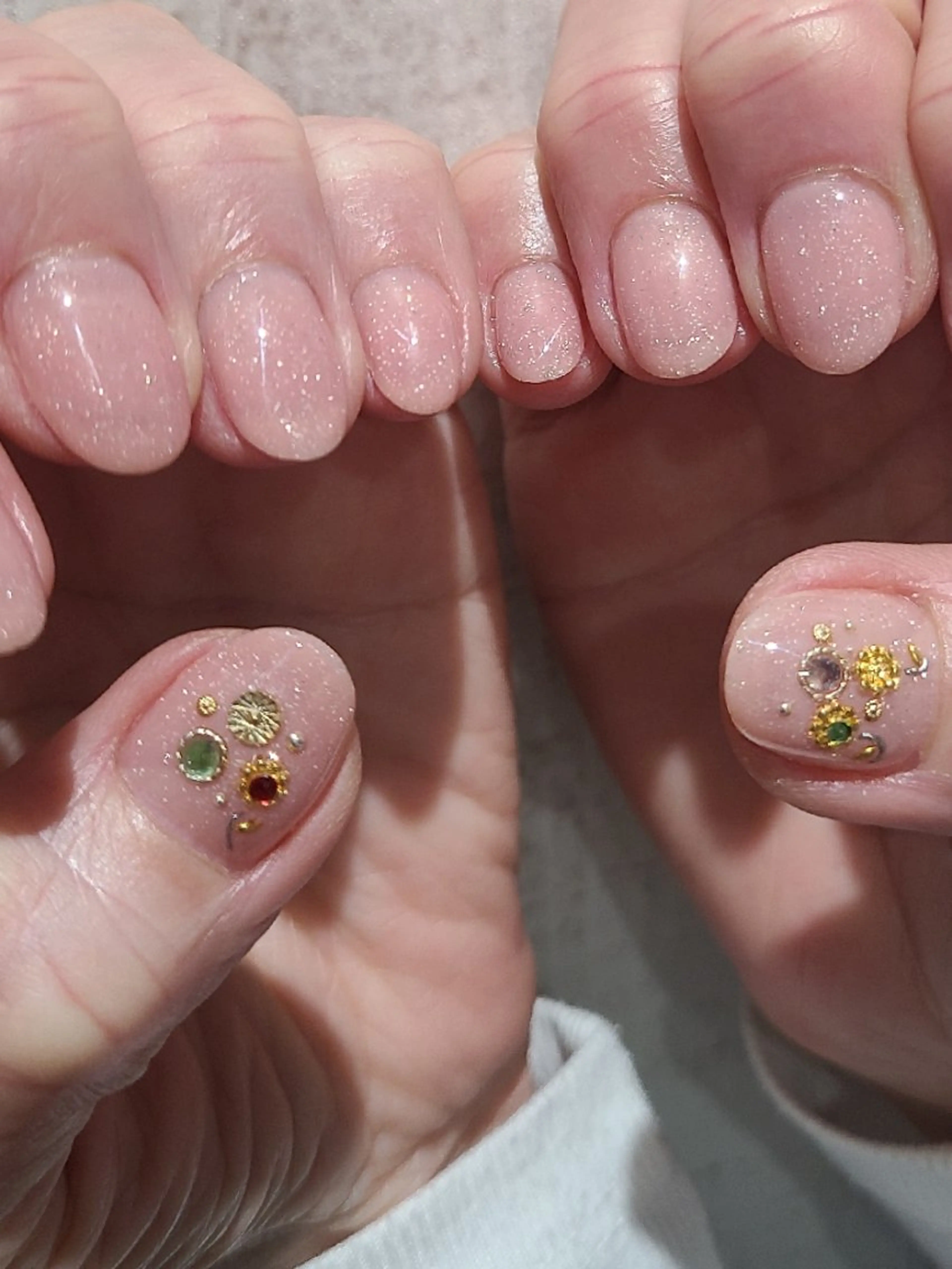 ネイル 水色 パープル 春ネイル ストーンネイル 夏ネイル ハンドネイル 13日3980円‼️ マグもデザインも◎のネイルデザイン