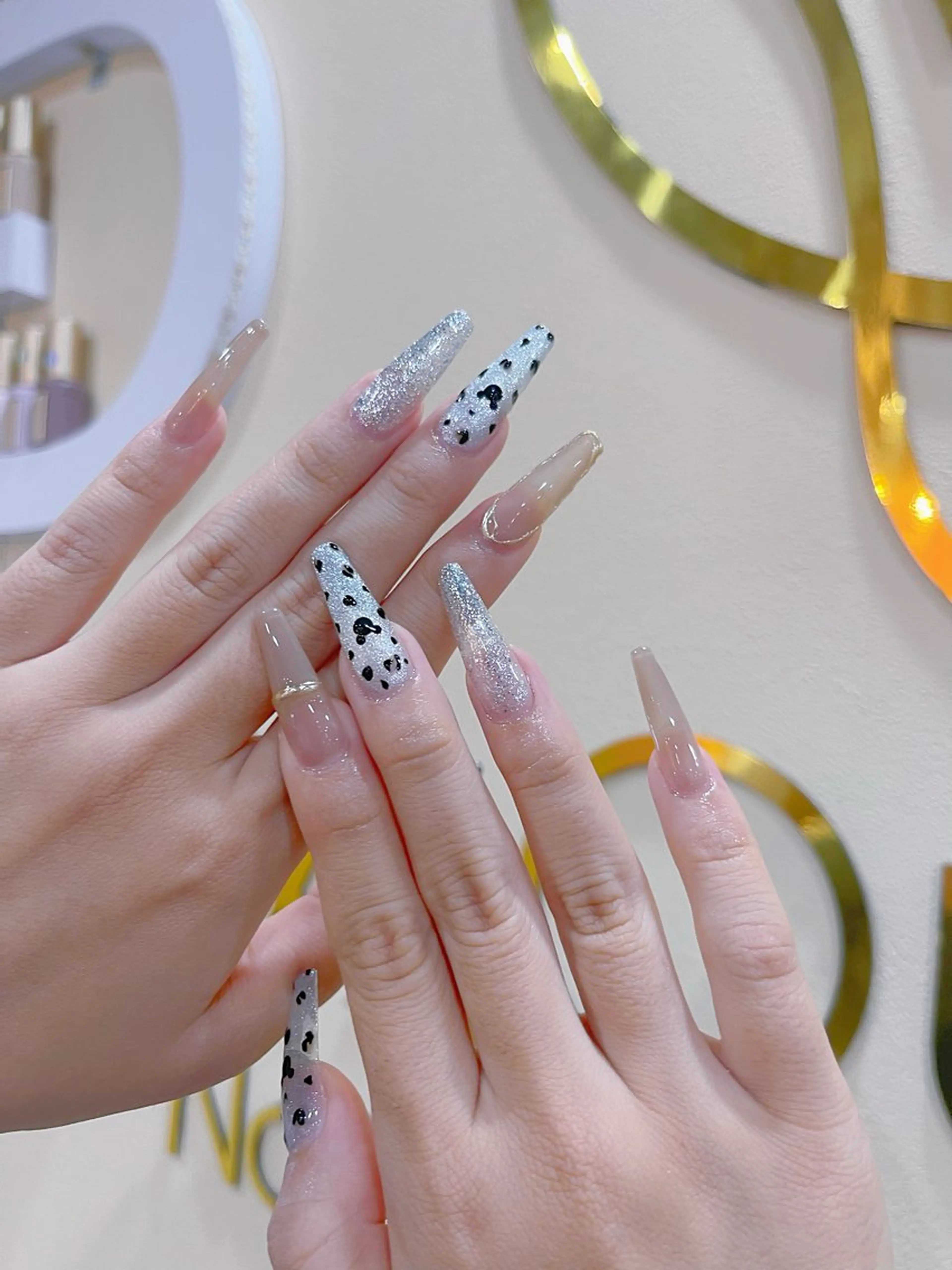 ネイル ハンドネイル MQueen ネイルサロンマルのネイルデザイン