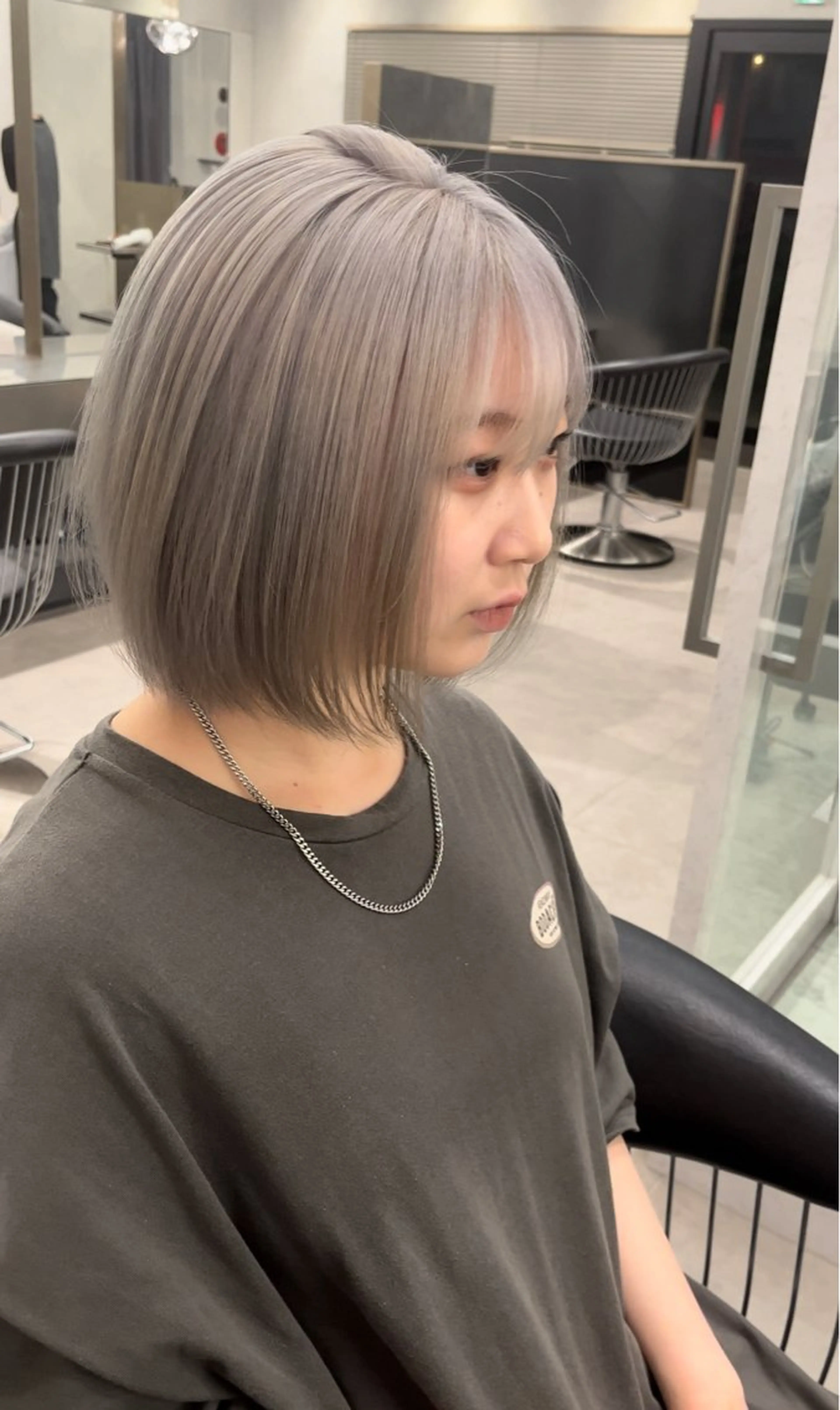 カラー ブロンド シルバー ホワイトブロンド まがるストレート 鶴見/菅谷光哉のヘアスタイル