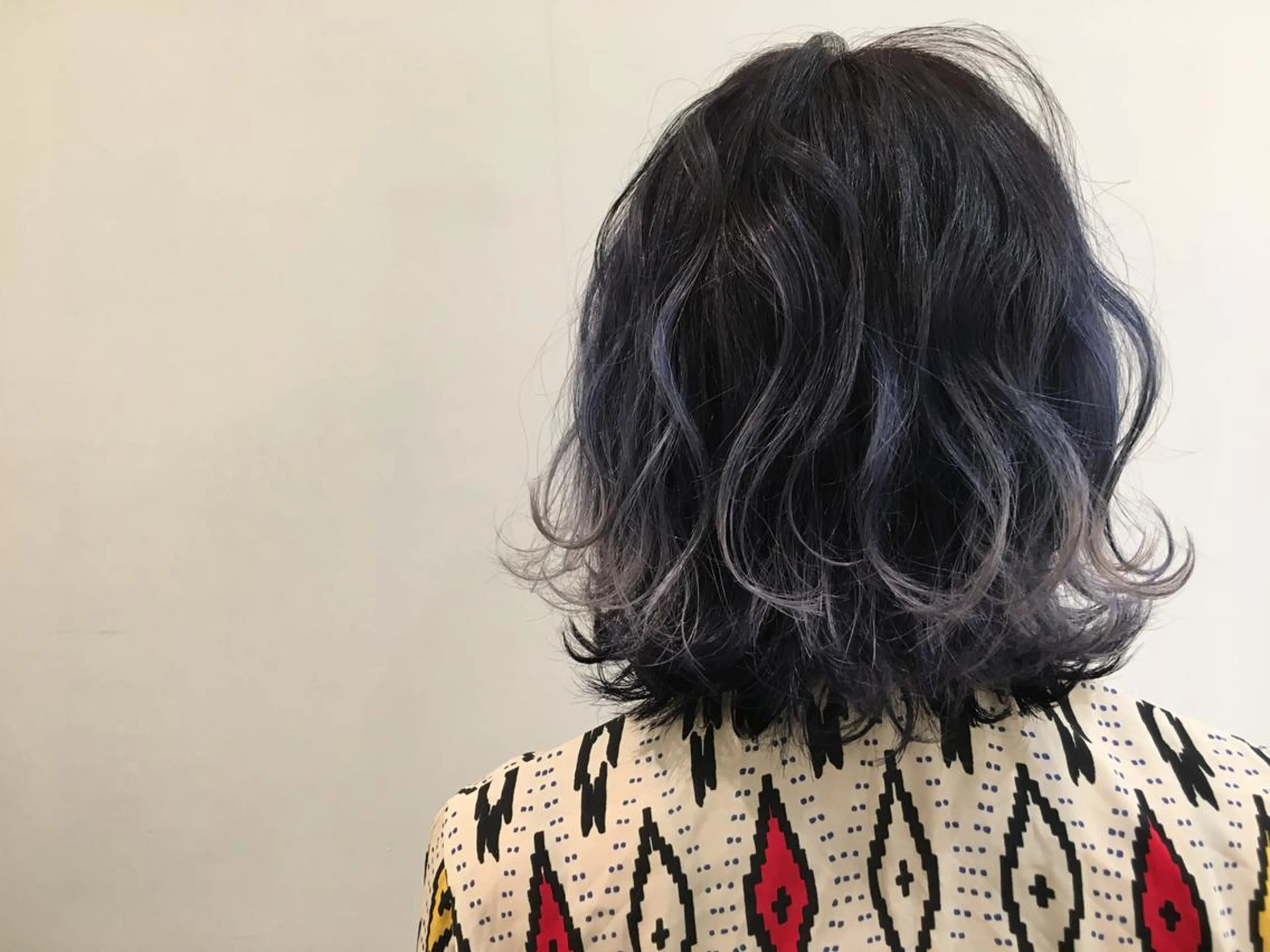 ミディアム due hair 京都駅前店 MILBON オージュア認定サロン【デューヘアー】所属・ハイトーンブリーチ 土坂　由志【京都】のヘアスタイル