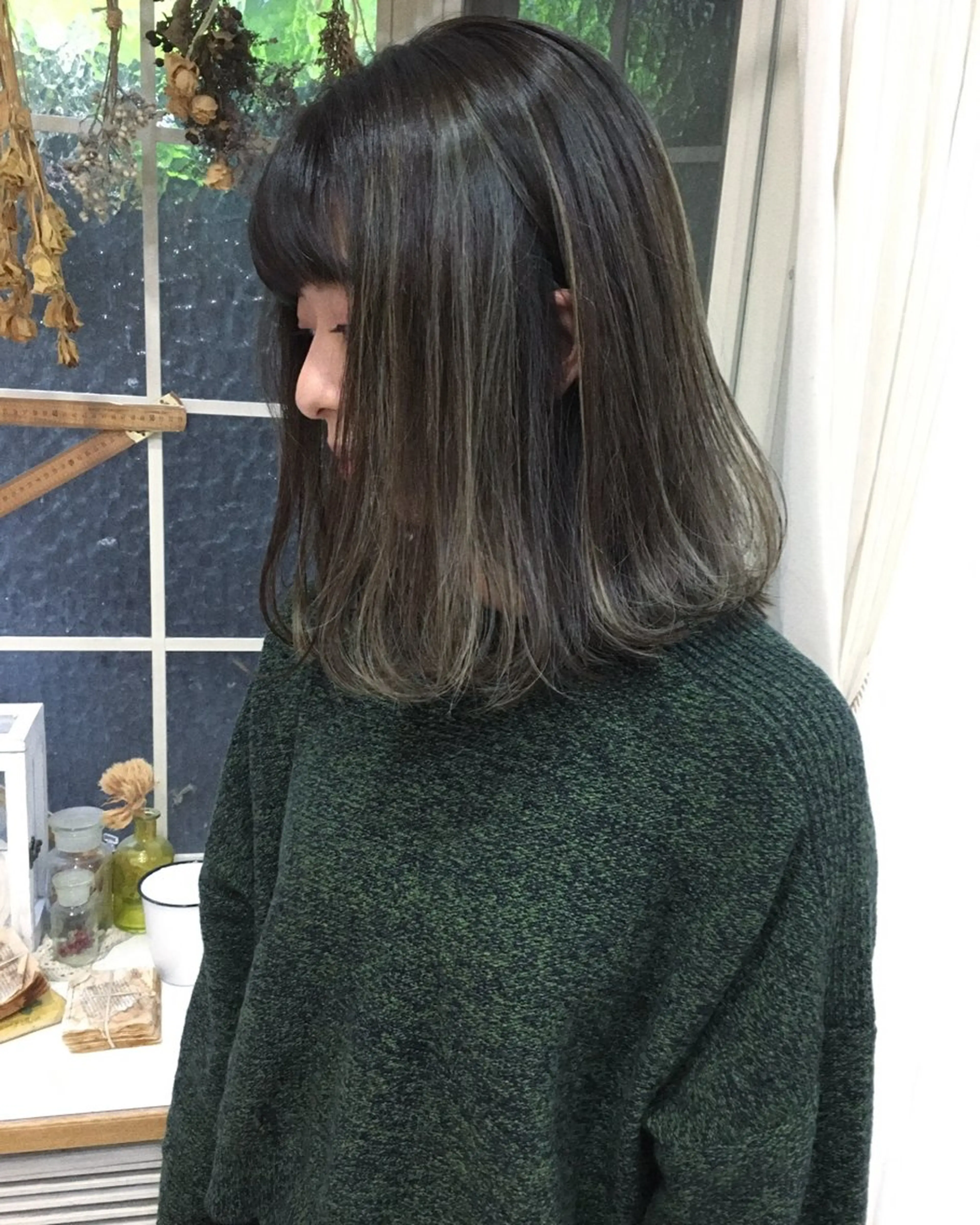 ミディアム カラー ハイライトカラー オリーブカラー ボブ ハイライト カット ヘアカラー レイヤーカット🪄 耳ツボ🎀Ayumiのヘアスタイル