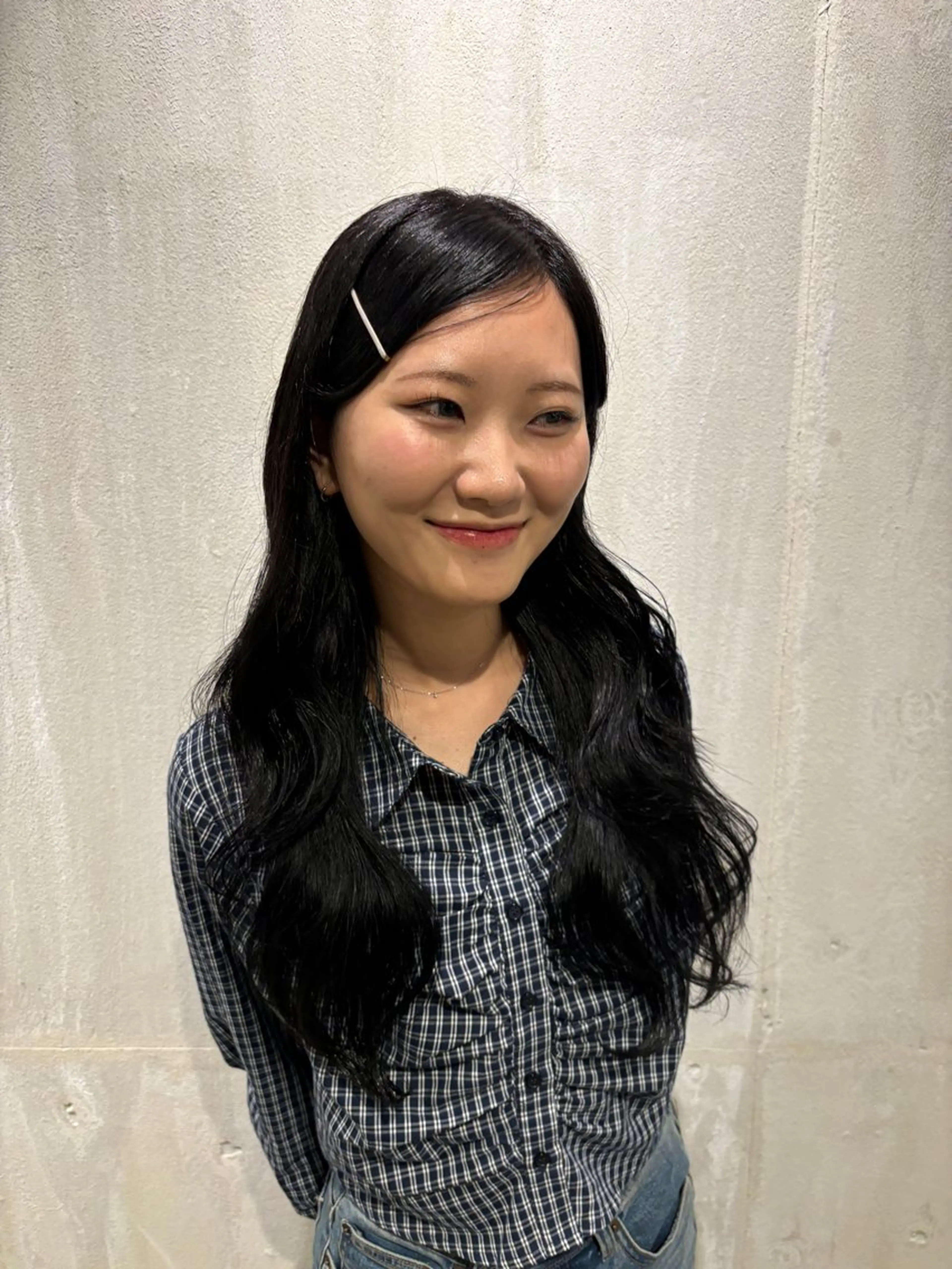 ロング カラー 黒髪 ブルーカラー ブルーブラック カット ヘアカラー トリートメント 小木曽 里華のヘアスタイル