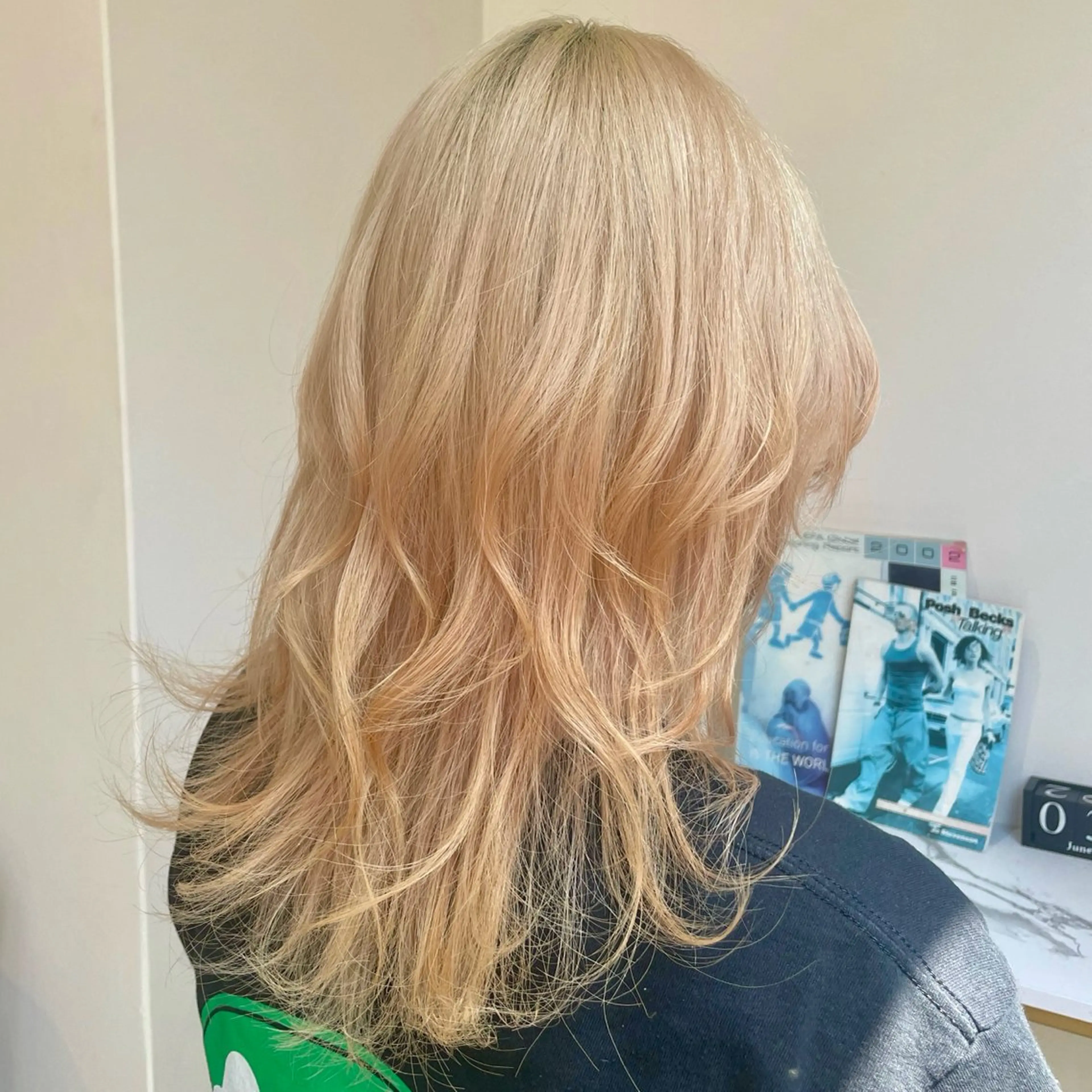 セミロング カラー ヘアアレンジ ハイトーンカラー レイヤーカット ウルフカット ★透明感カラー★ ayaka🌹のヘアスタイル