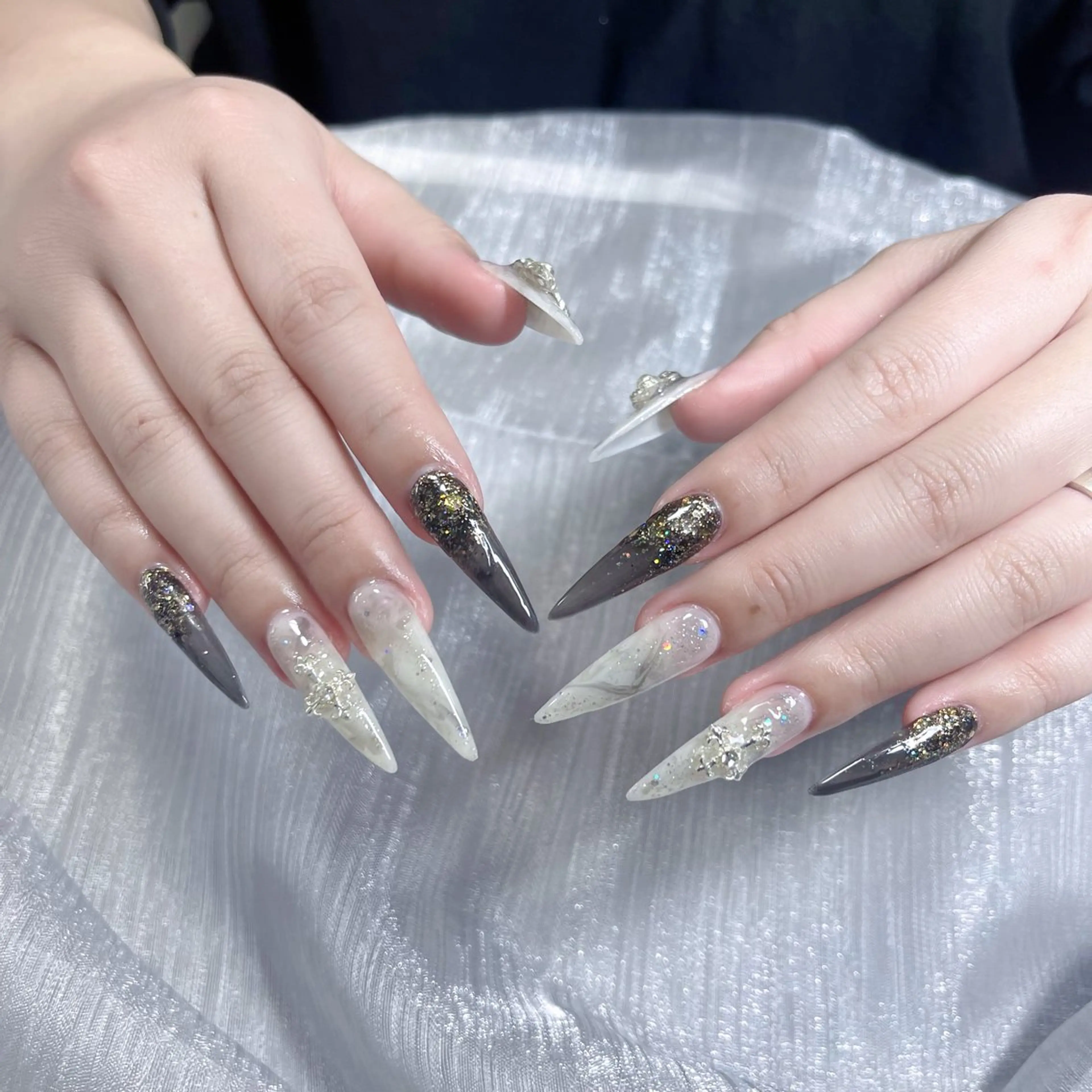 ネイル オーロラネイル クリアネイル フラッシュネイル ジェルネイル グラデーション ハンドネイル Amee Nailsalonのネイルデザイン