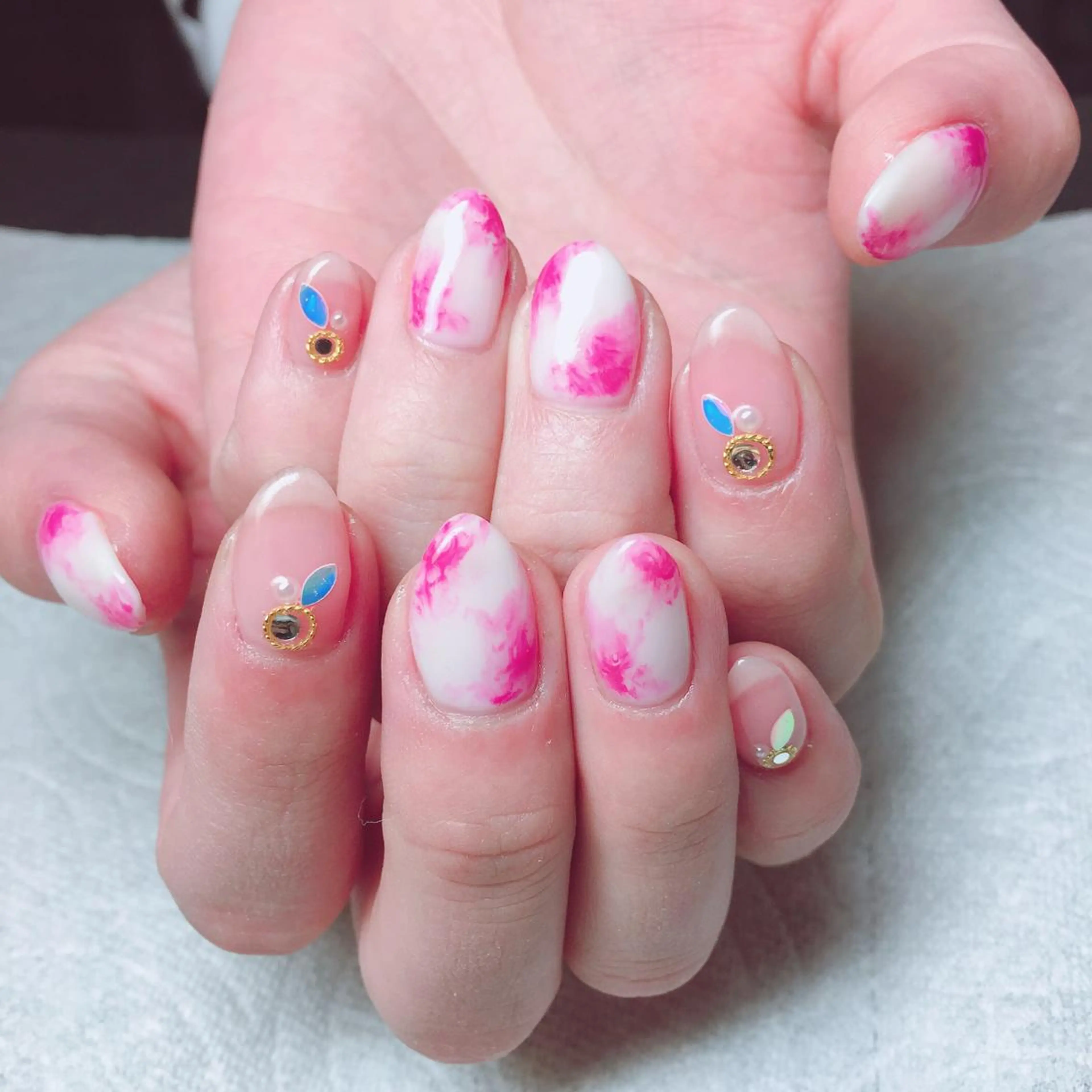 ネイル ハンドネイル THECOLORS所属・近貞 莉奈のネイルデザイン