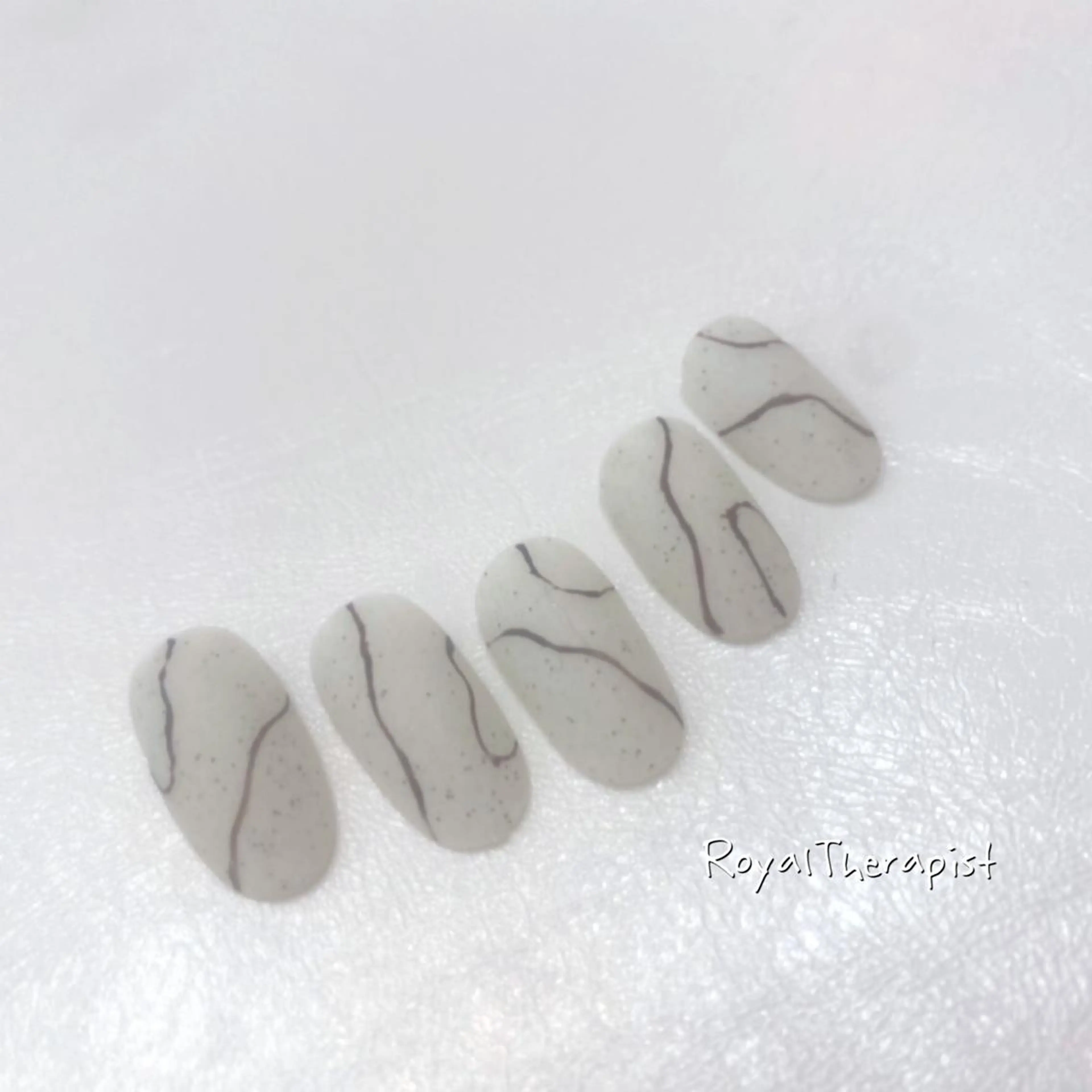 ネイル 【尾下】 ロイヤル•セラピストのネイルデザイン