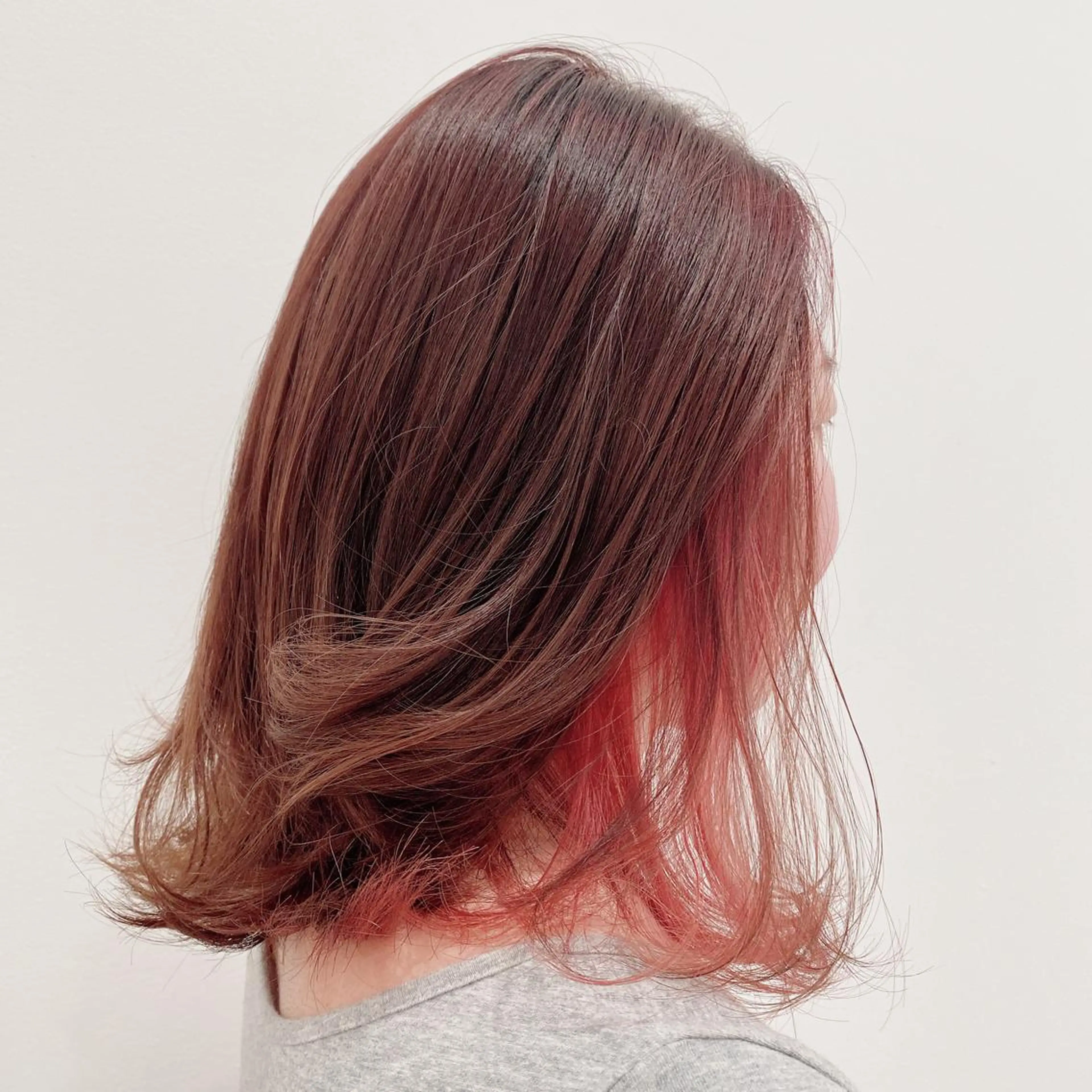 ミディアム カラー ブラウンカラー イヤリングカラー ピンクカラー ピンクブラウン SENSE beauty salon所属・髪質改善/カラー/ カット/富岡佑麻のヘアスタイル