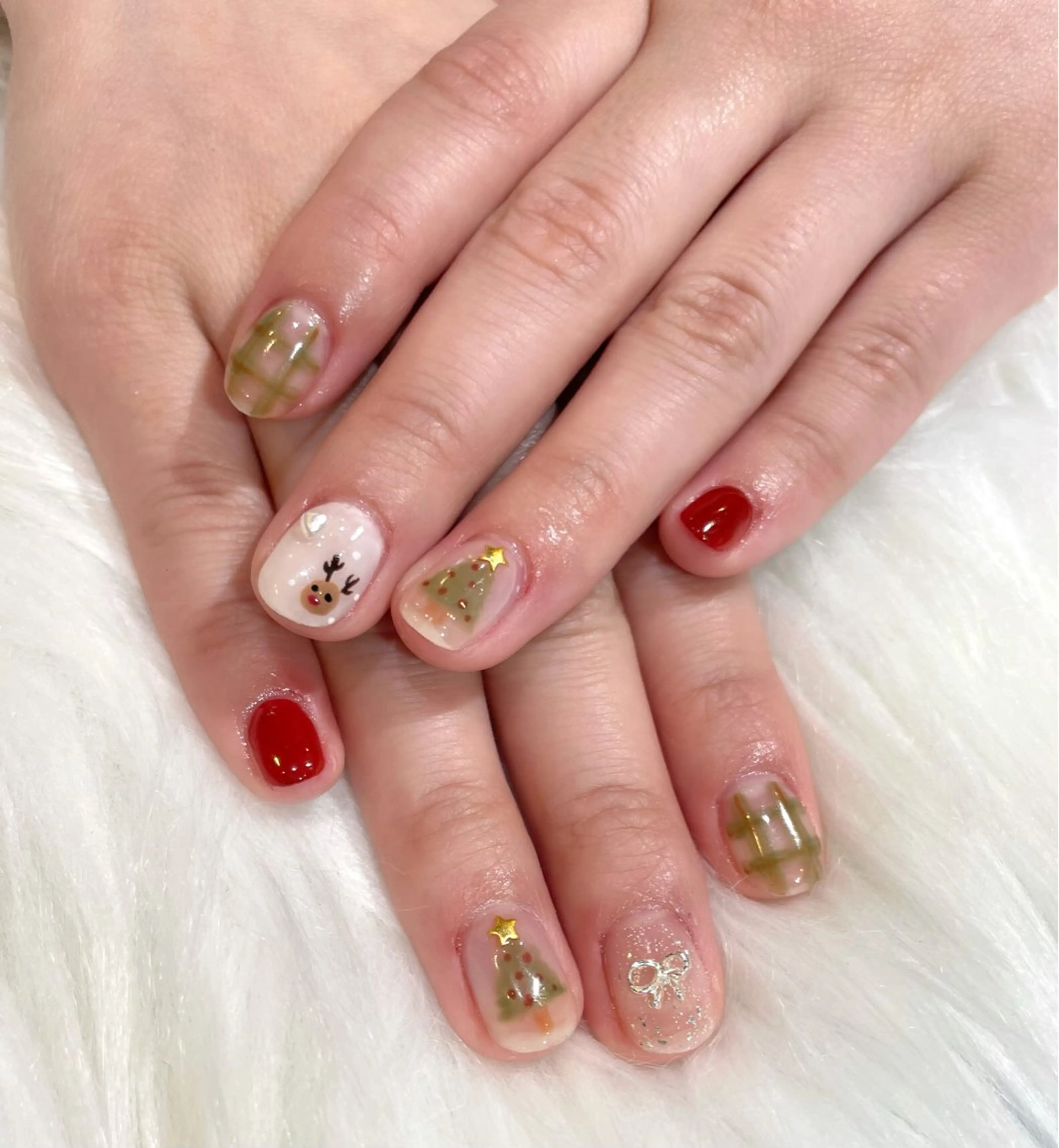 ネイル 冬ネイル クリスマス ハンドネイル jujur HARUKA🌸のネイルデザイン