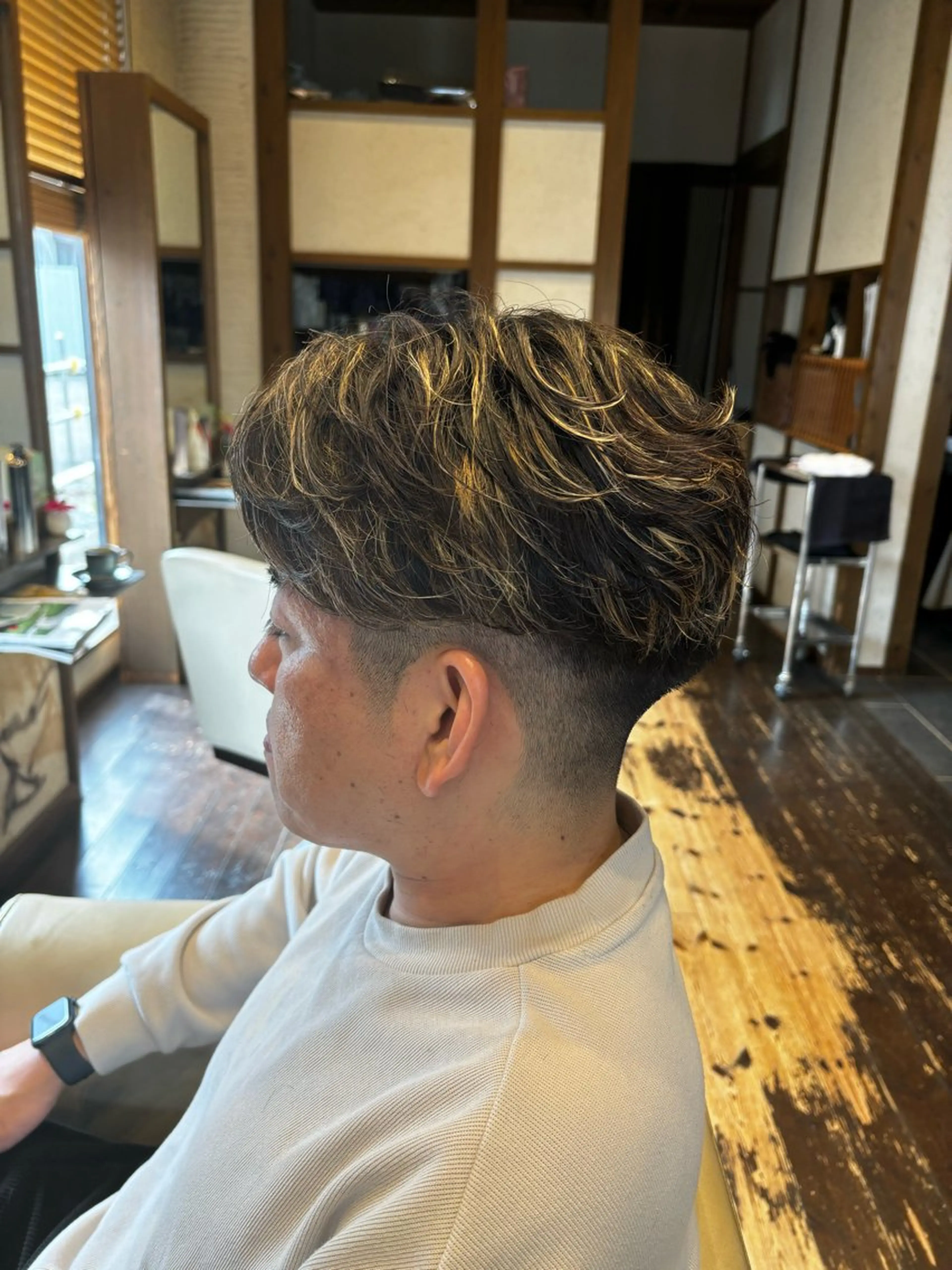 パーマ メンズ メンズハイライト メンズパーマ スパイラルパーマ カット パーマ りずむヘアデザイン所属・Rhythm / RYOMAの眉毛・アイブロウイメージ