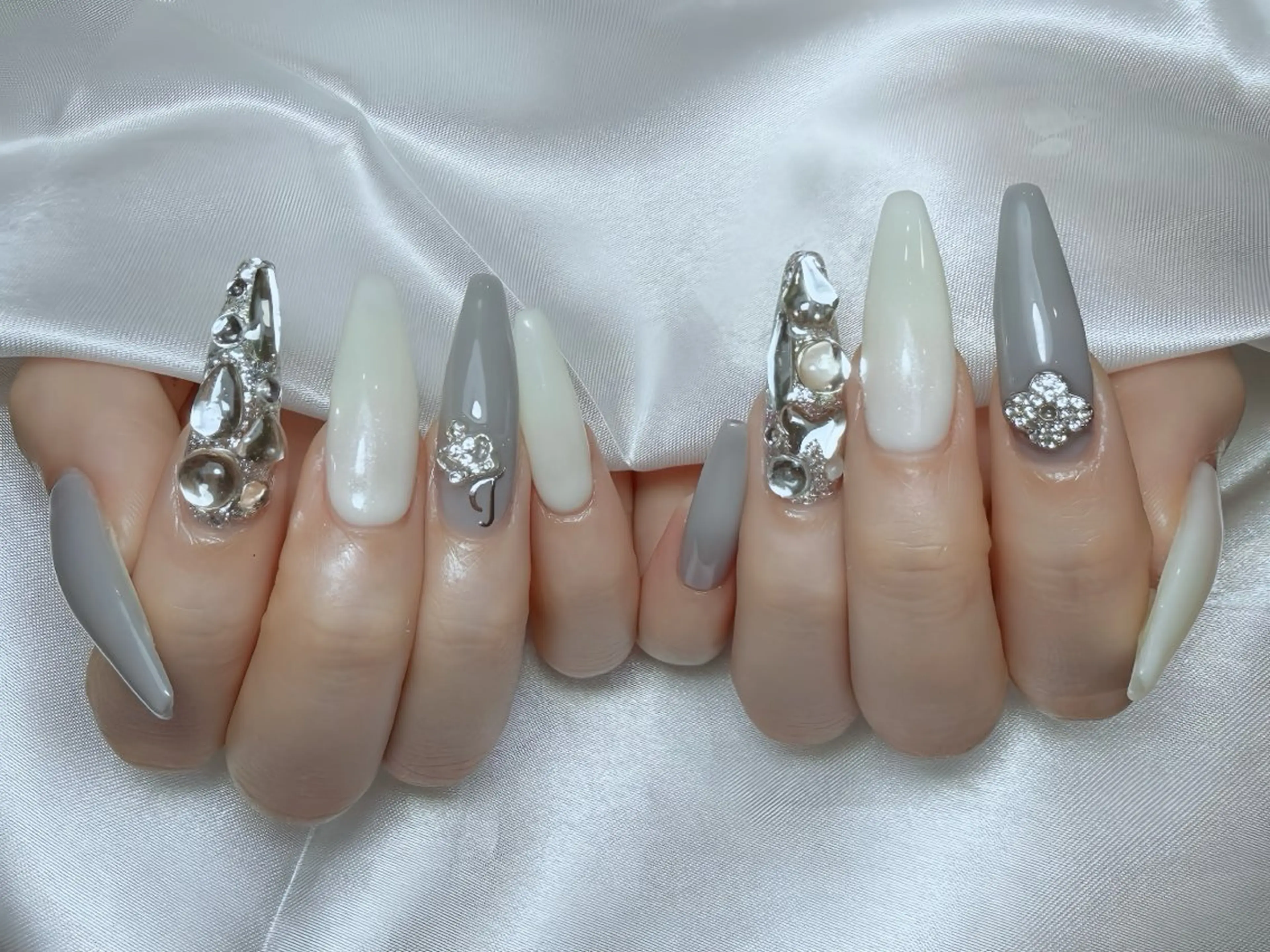 ネイル チークネイル フレンチネイル ガラスフレンチ グラデーション キラキラネイル ハンドネイル Rin Nail 新大久保店のネイルデザイン