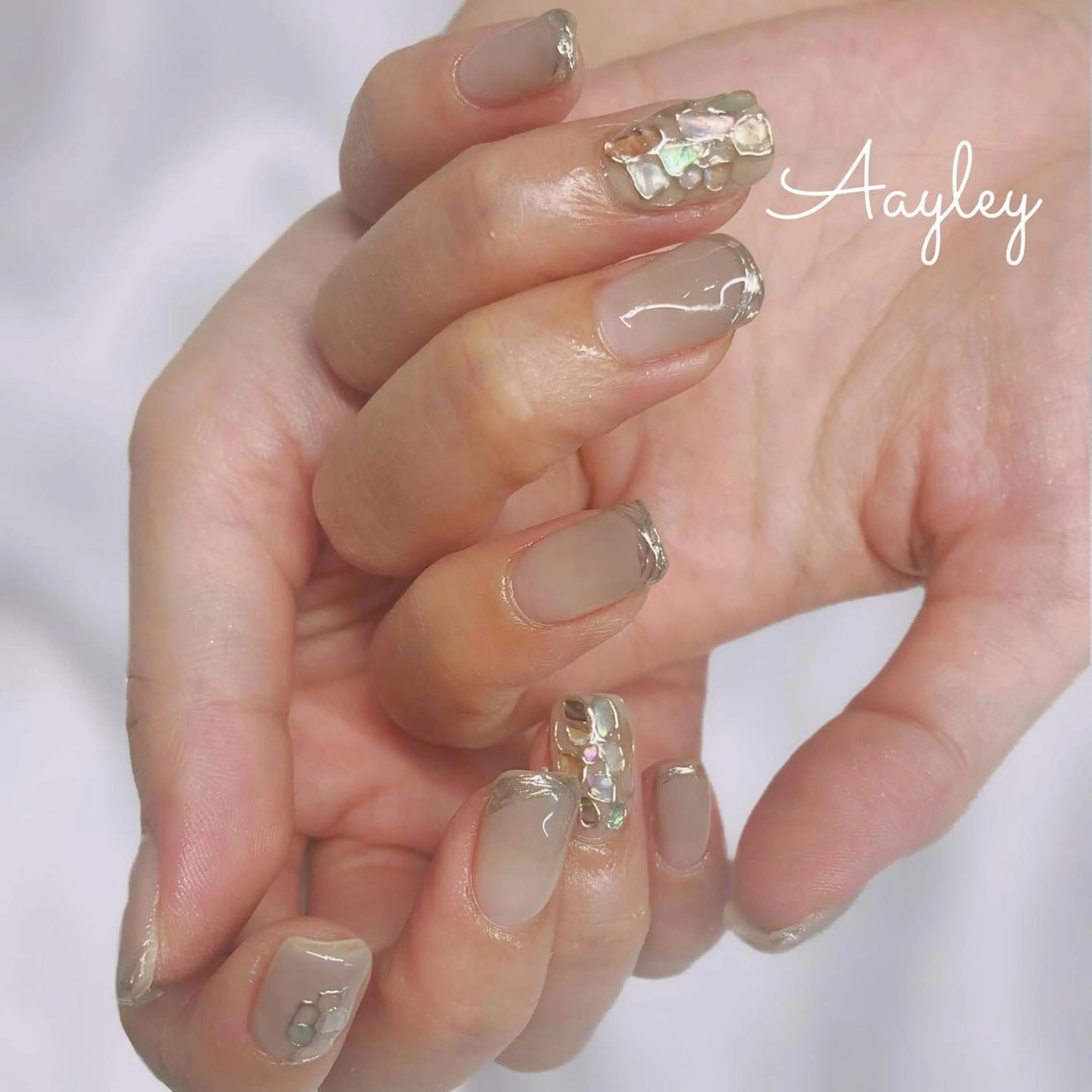 ミディアム カラー ネイル Aayley(アイリー)Salon所属・Aayley アイリ―サロンのネイルデザイン