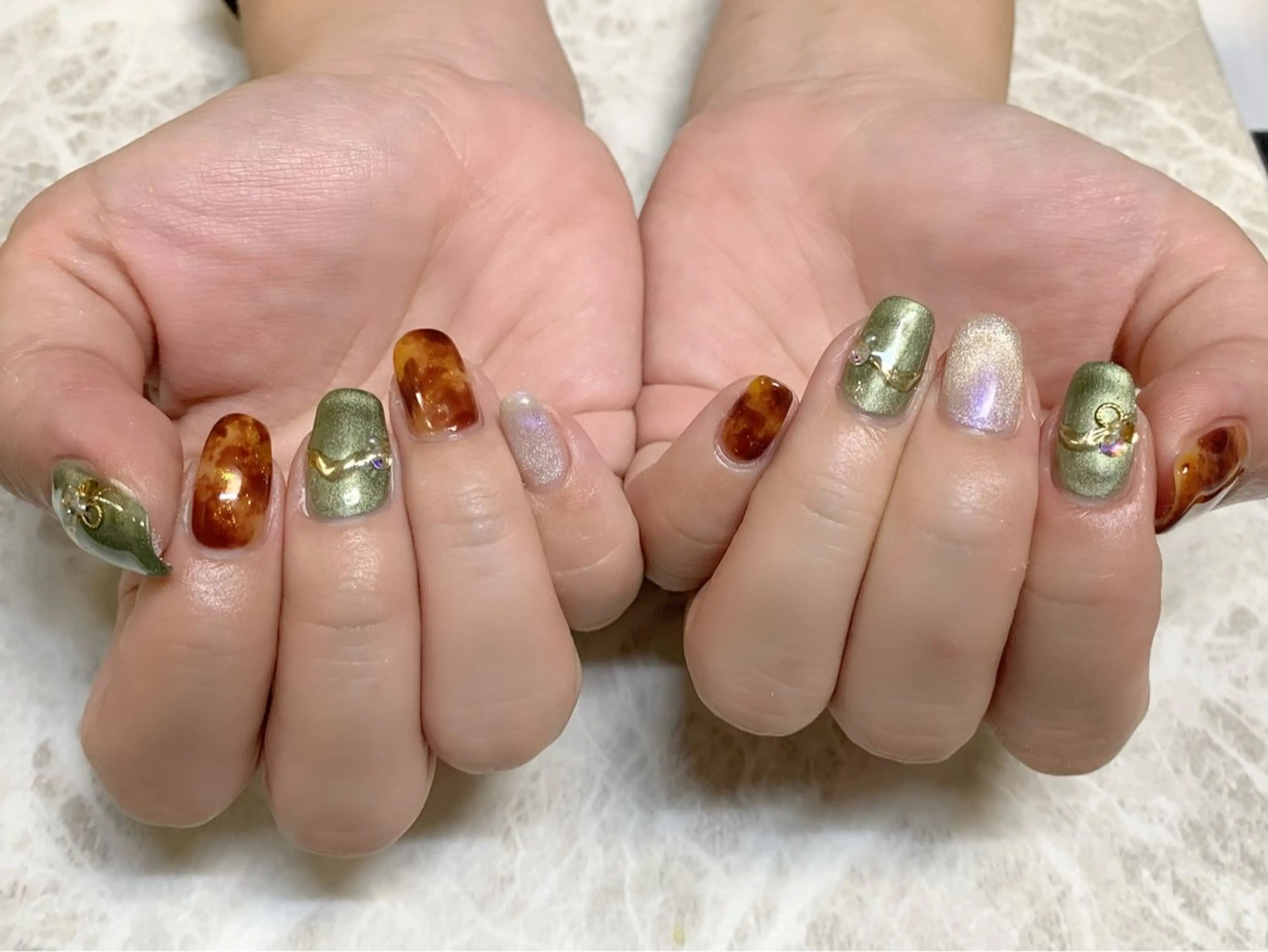 ネイル べっ甲ネイル ジェルネイル ハンドネイル Viva Joie所属・Viva Joieのネイルデザイン