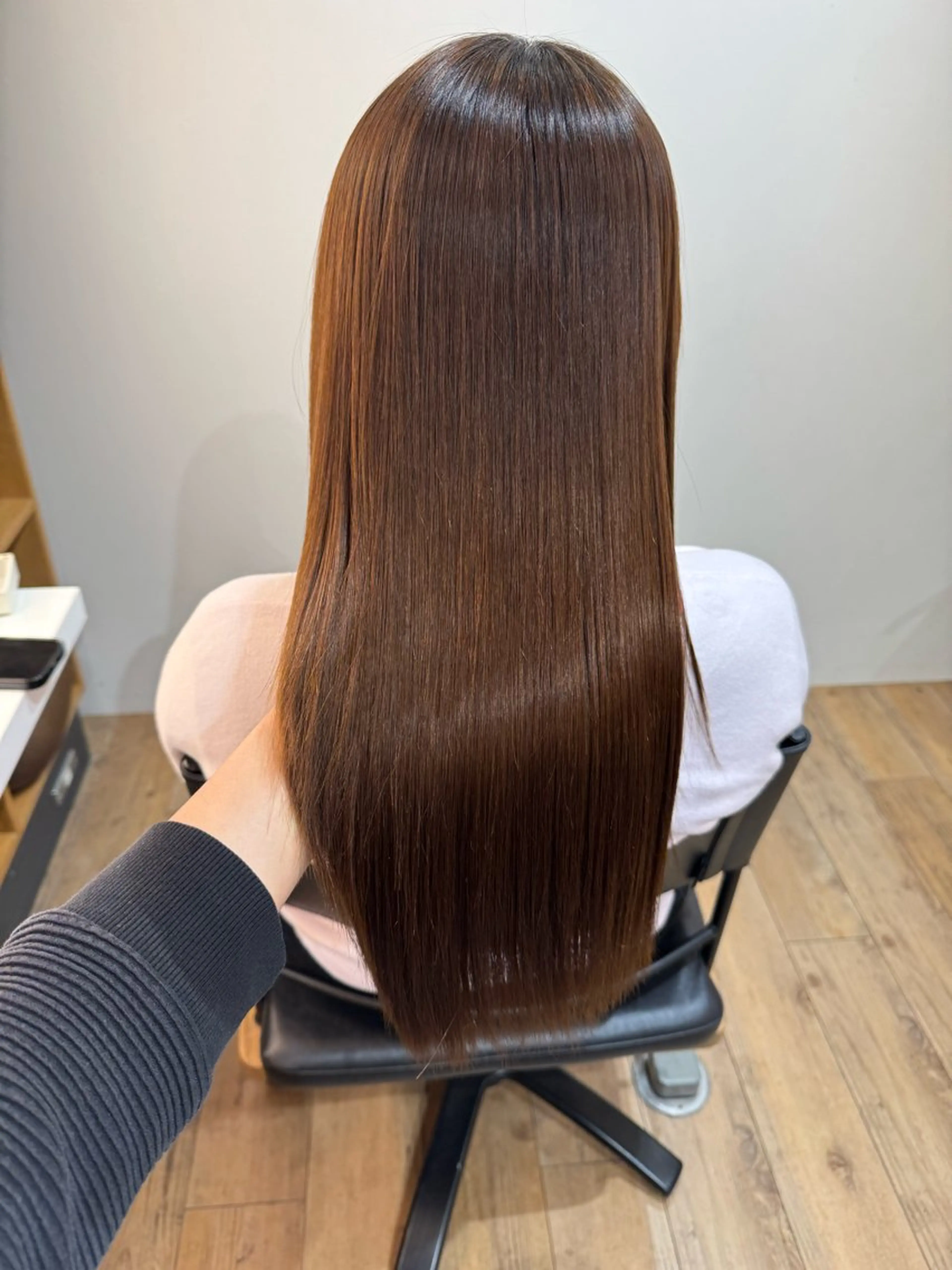 セミロング カット 縮毛矯正 トリートメント afloatkobe所属・美髪/髪質改善 川口凌弥のヘアスタイル