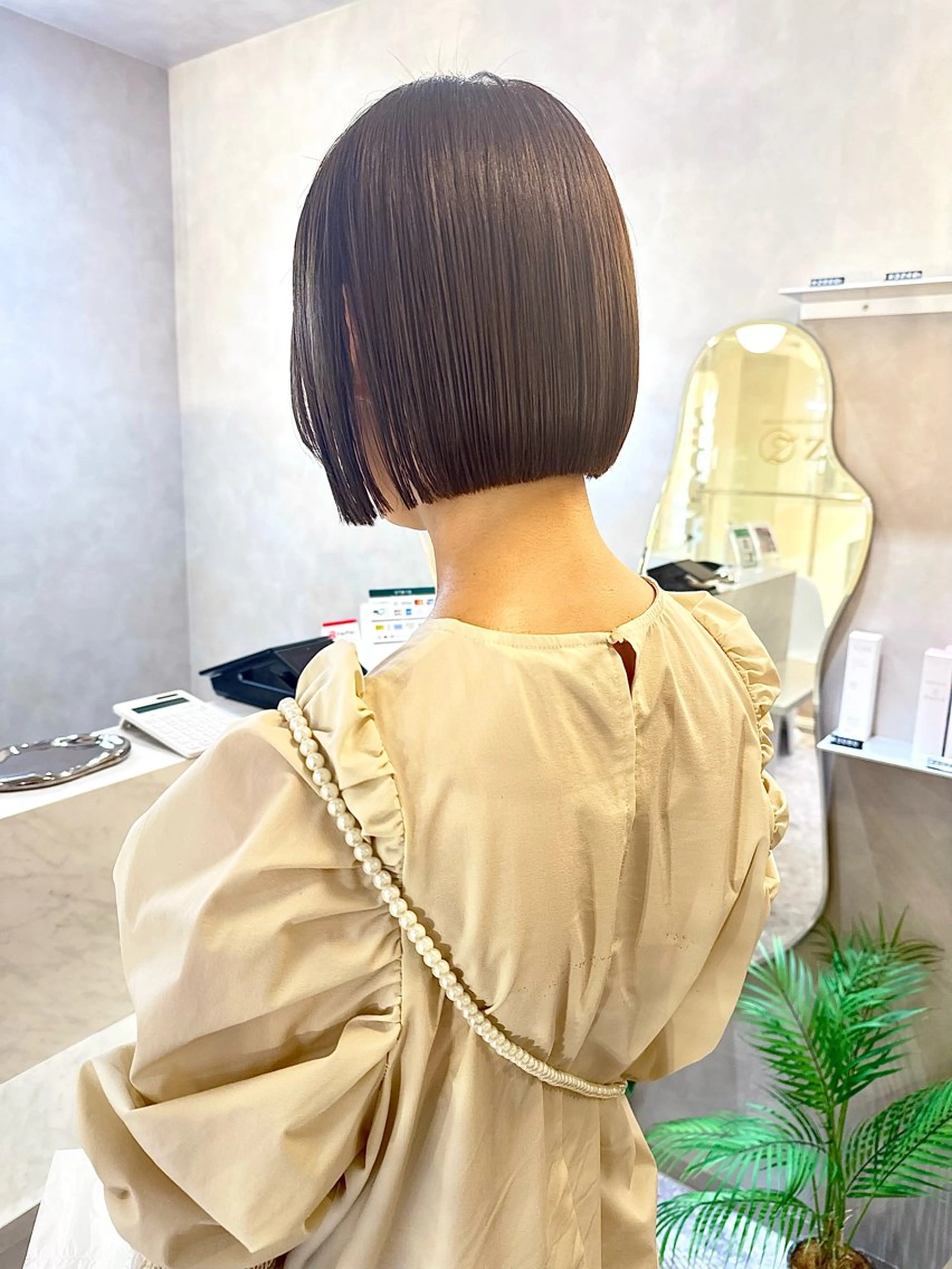 ショート カラー ベージュカラー オリーブベージュ ボブ カット ヘアカラー トリートメント レイヤー/ボブ/ 顔周り/yukinaのヘアスタイル