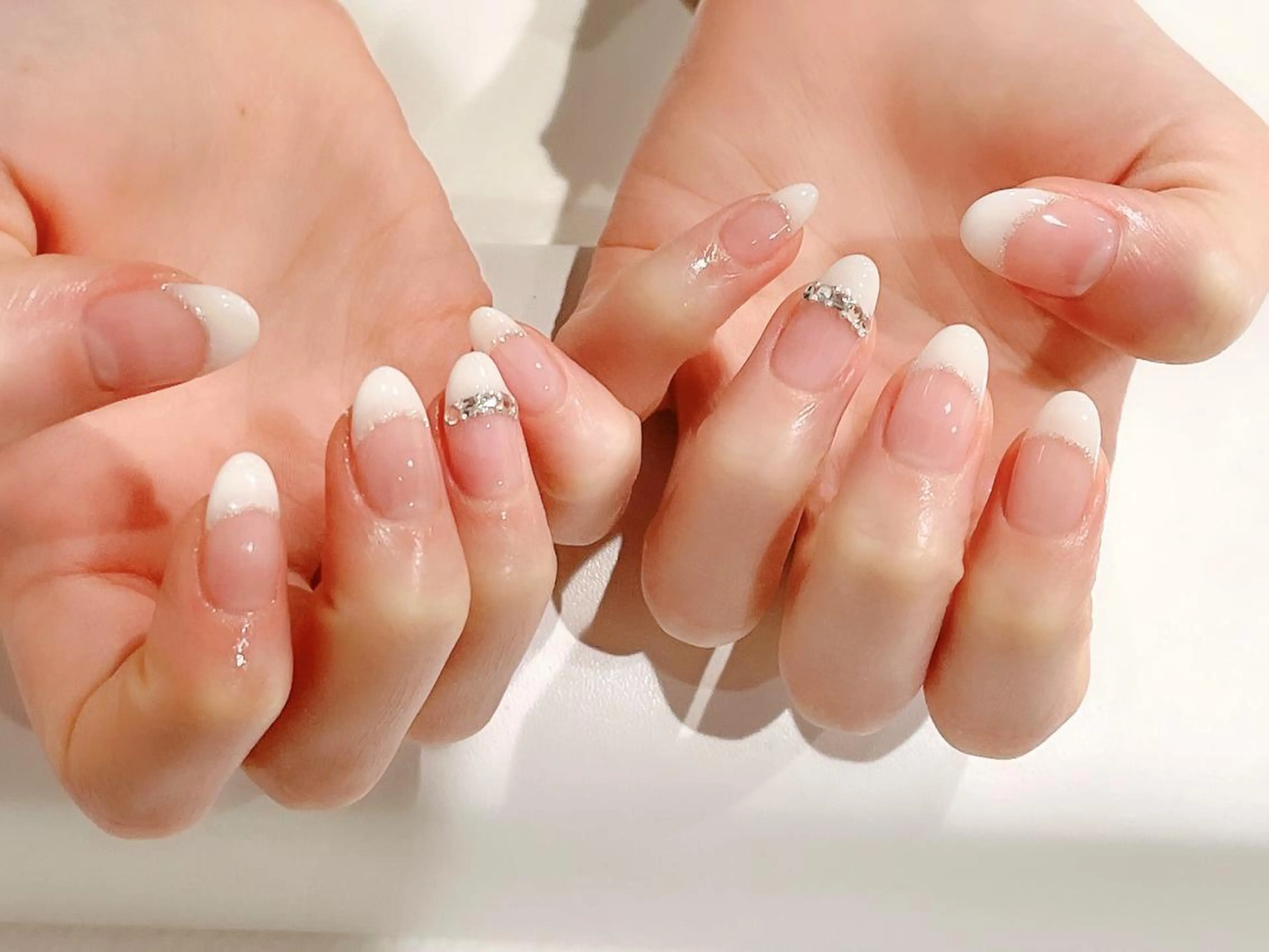 ネイル フレンチネイル ラメ(グリッター) ストーンネイル ブライダルネイル Protea ❁⃘*.ﾟ清家 美穂のネイルデザイン