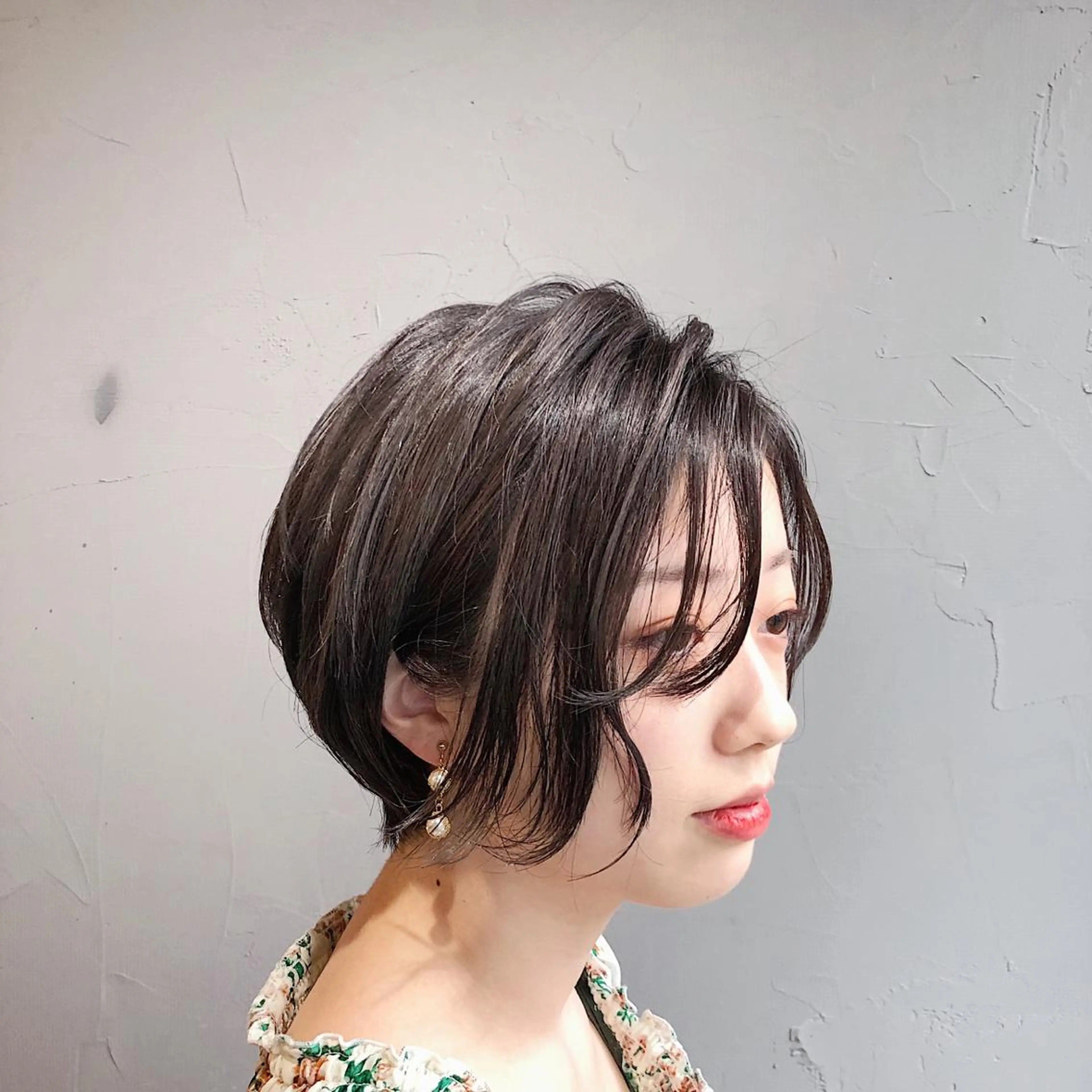 ショート カラー 丸みショート グレージュ ショートヘア うざバング カット ヘアカラー トリートメント CISCO所属・山口 浩之のヘアスタイル