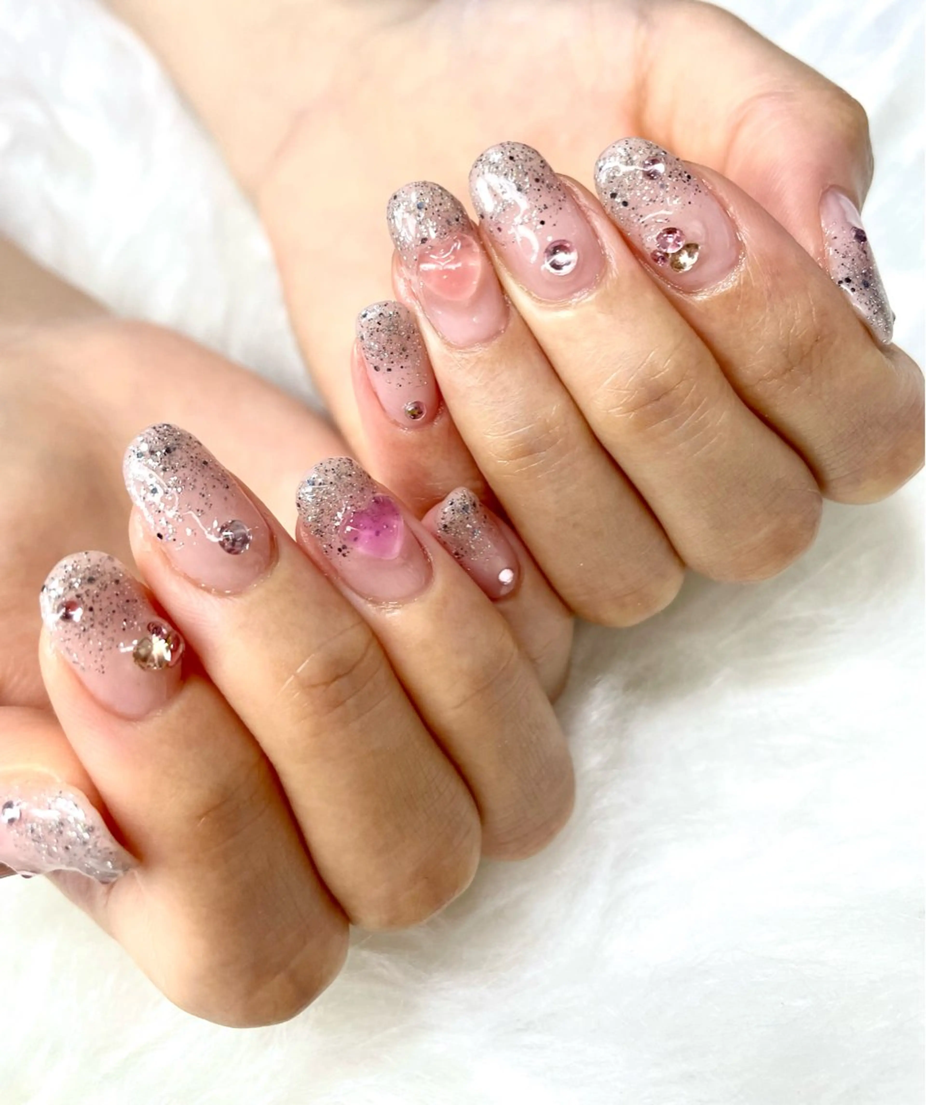 ネイル フラッシュネイル グラデーション ラメ(グリッター) ラメグラデーション シルバー ハンドネイル Beauty salon 100＋大鳥居店所属・100＋大鳥居店 MIKAのネイルデザイン