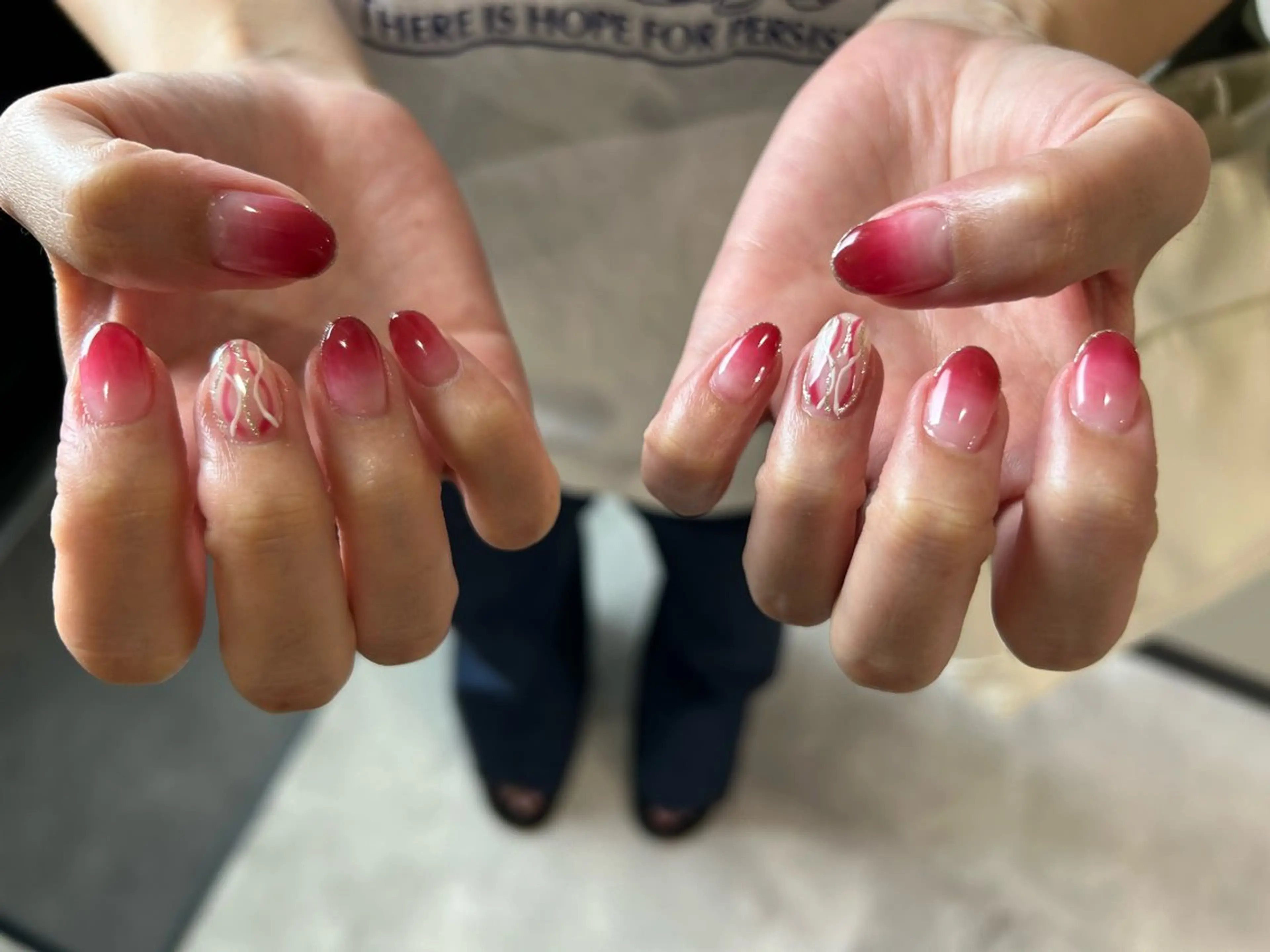 ネイル グラデーション 赤色 ululimi nailsalonのネイルデザイン