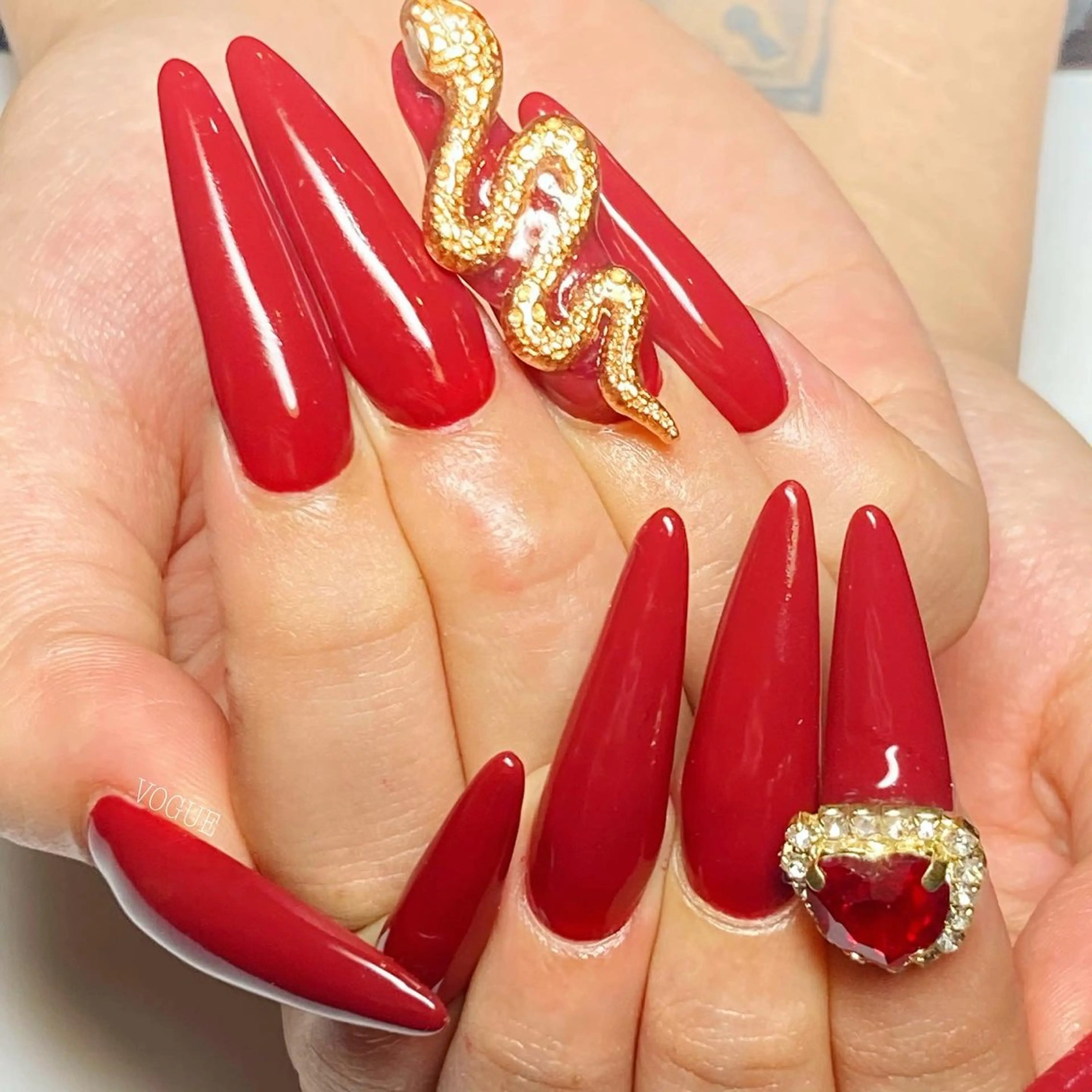 ネイル ハンドネイル VOGUE ×SWANのネイルデザイン