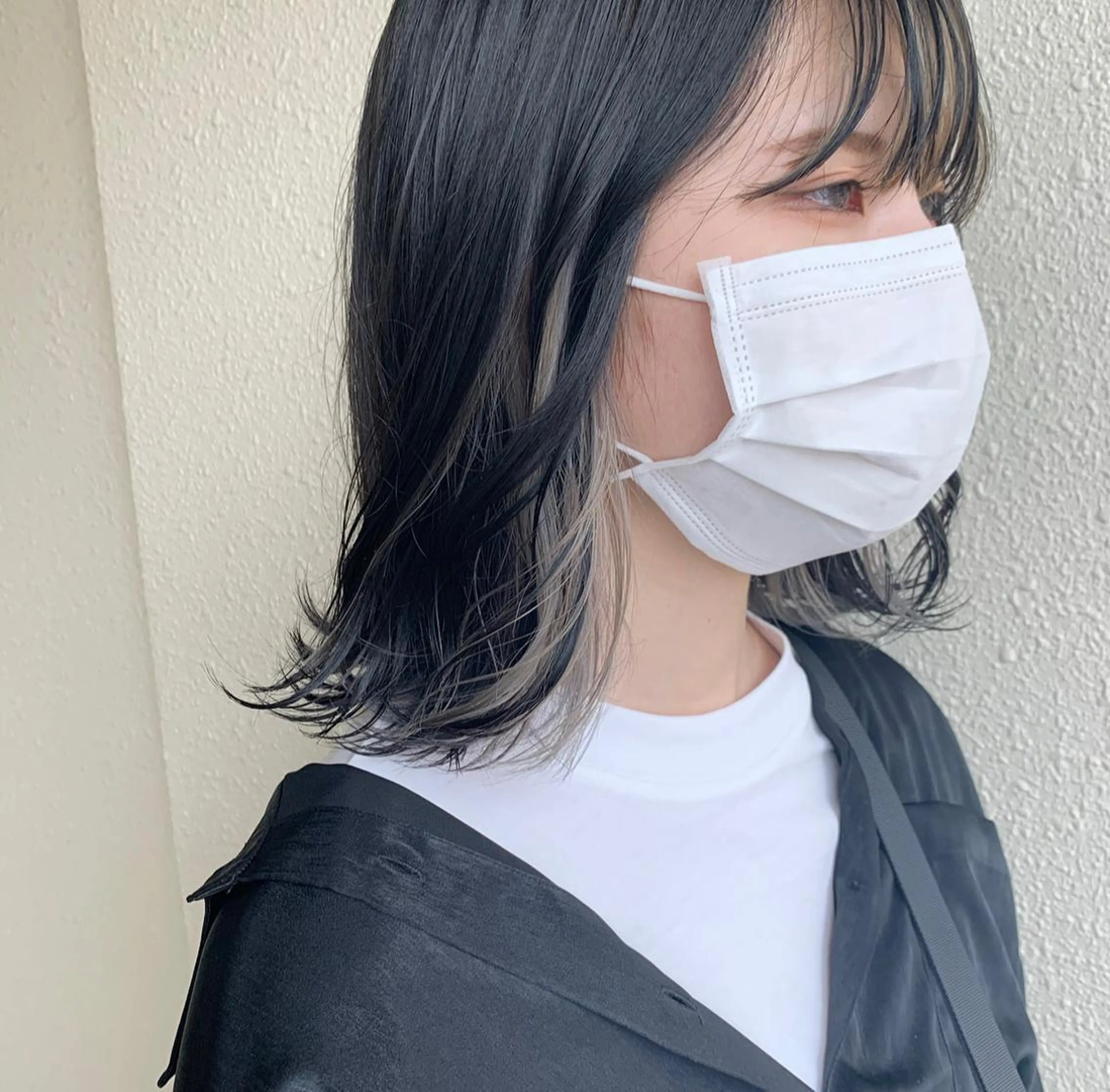 ミディアム カラー イヤリングカラー シルバー iLi所属・iLi 《イリ》のヘアスタイル