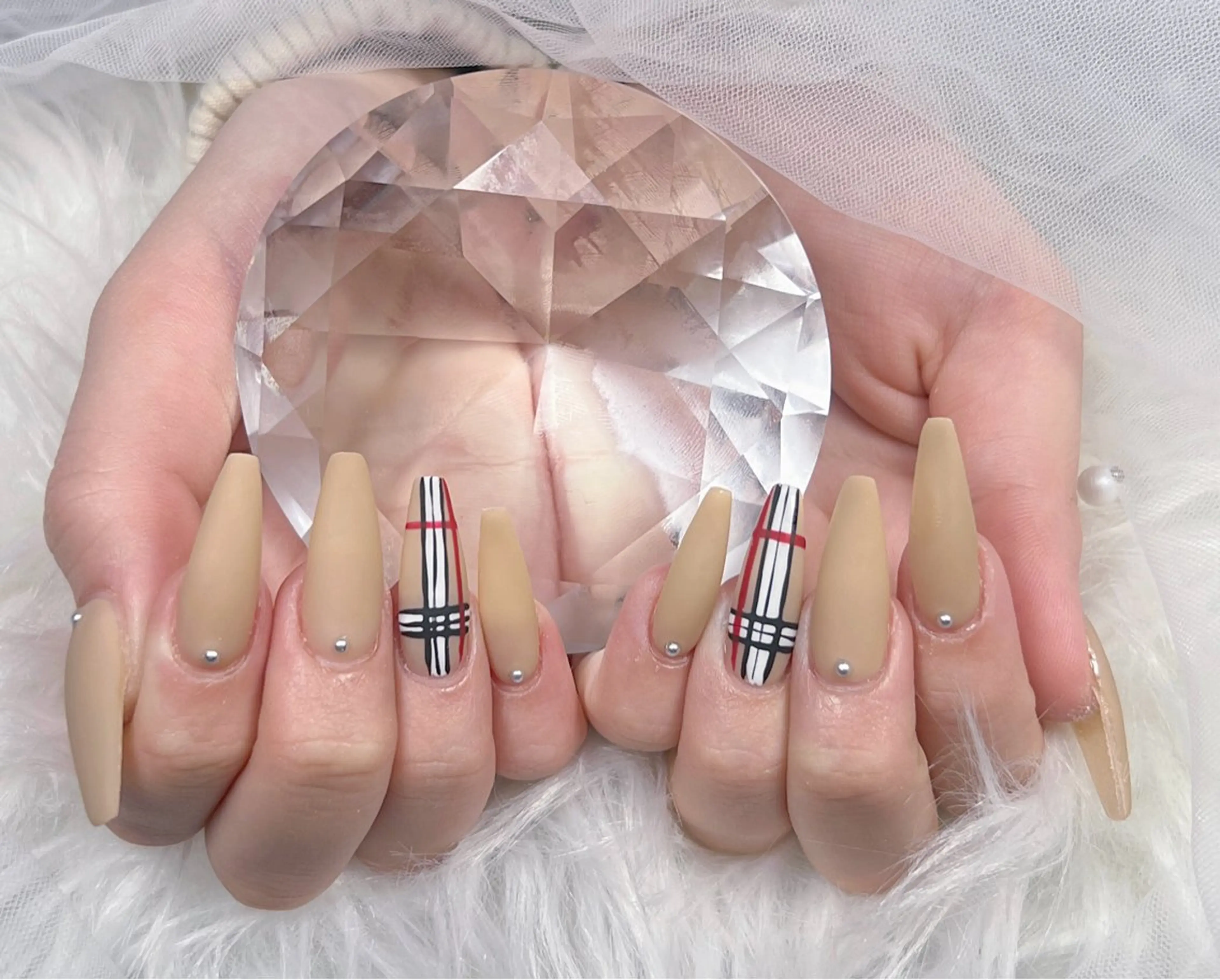 ネイル アートネイル オーロラネイル チークネイル 長さ出し フットネイル ハンドネイル フットネイル ハンドケア Noiranail_ studio川越西口のネイルデザイン