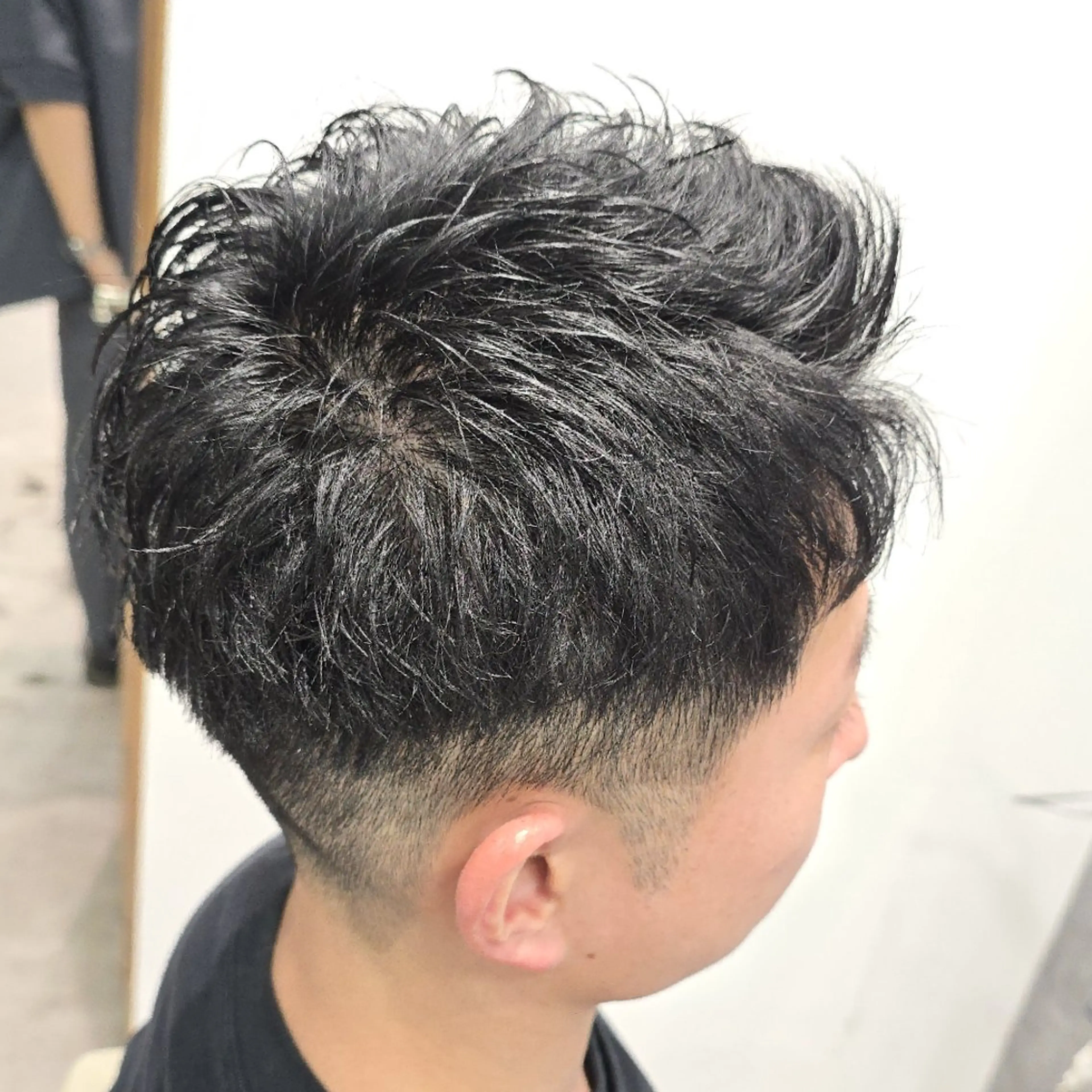 カラー メンズ ショート アップバング グラデーションカラー レイヤーカット ショートヘア カット ヘアカラー fond.津田沼所属・メンズ✂️カラー🟦 津田沼/レントのヘアスタイル