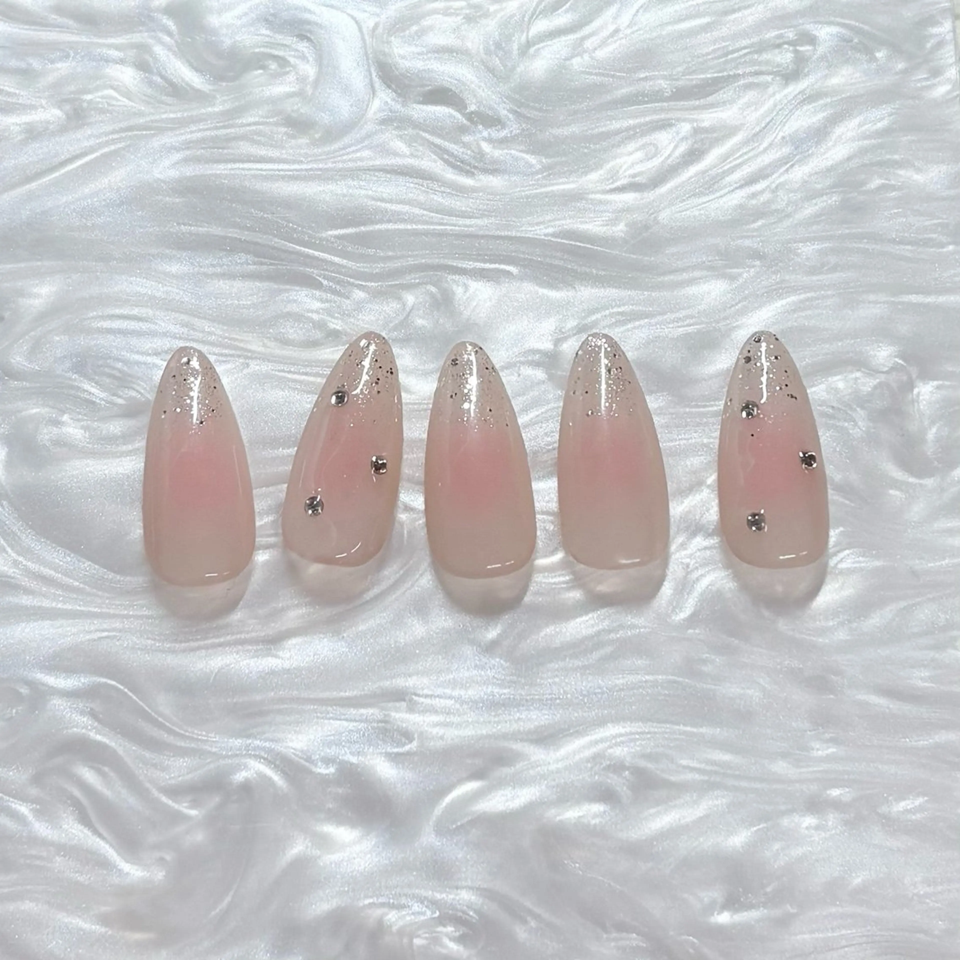 ネイル チークネイル DIVAS beauty salon所属・DIVAS/ yuiのネイルデザイン