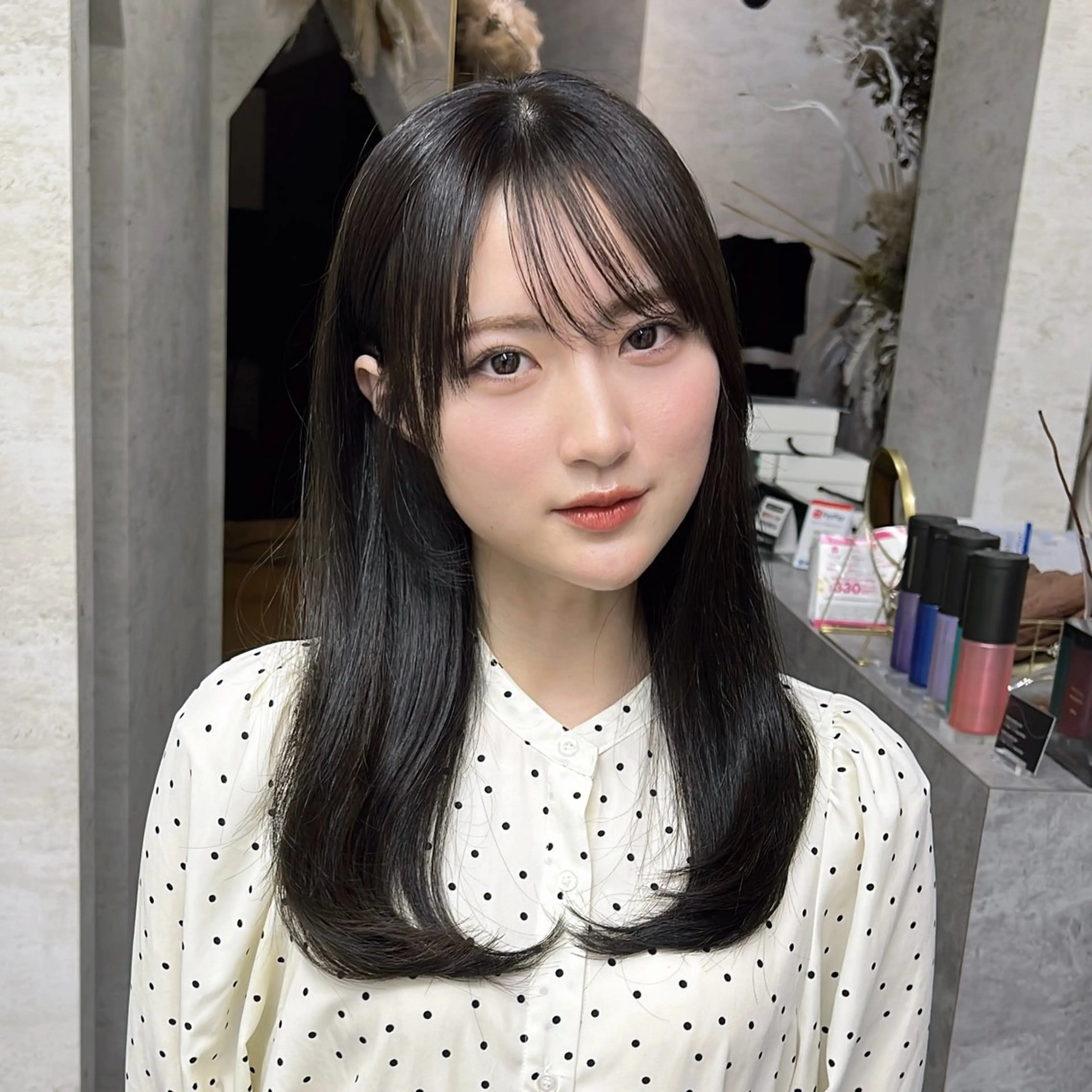 セミロング くびれヘア 顔まわりレイヤー 外国人風カラー ヨシンモリ 韓国風ヘア レイヤ ーカット大名Lay.のヘアスタイル