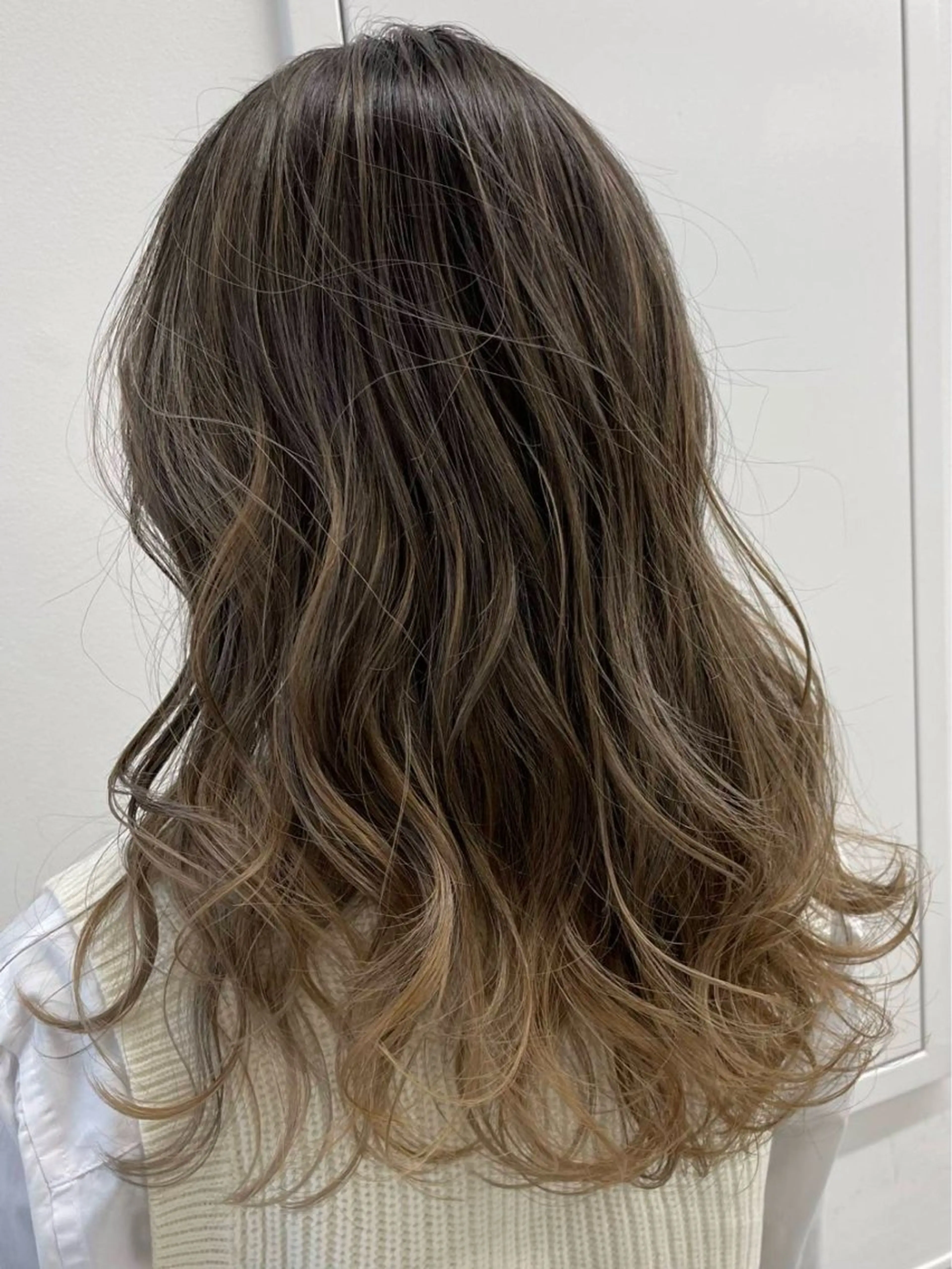 ミディアム カット ヘアカラー トリートメント Cielo by Siestaのヘアスタイル