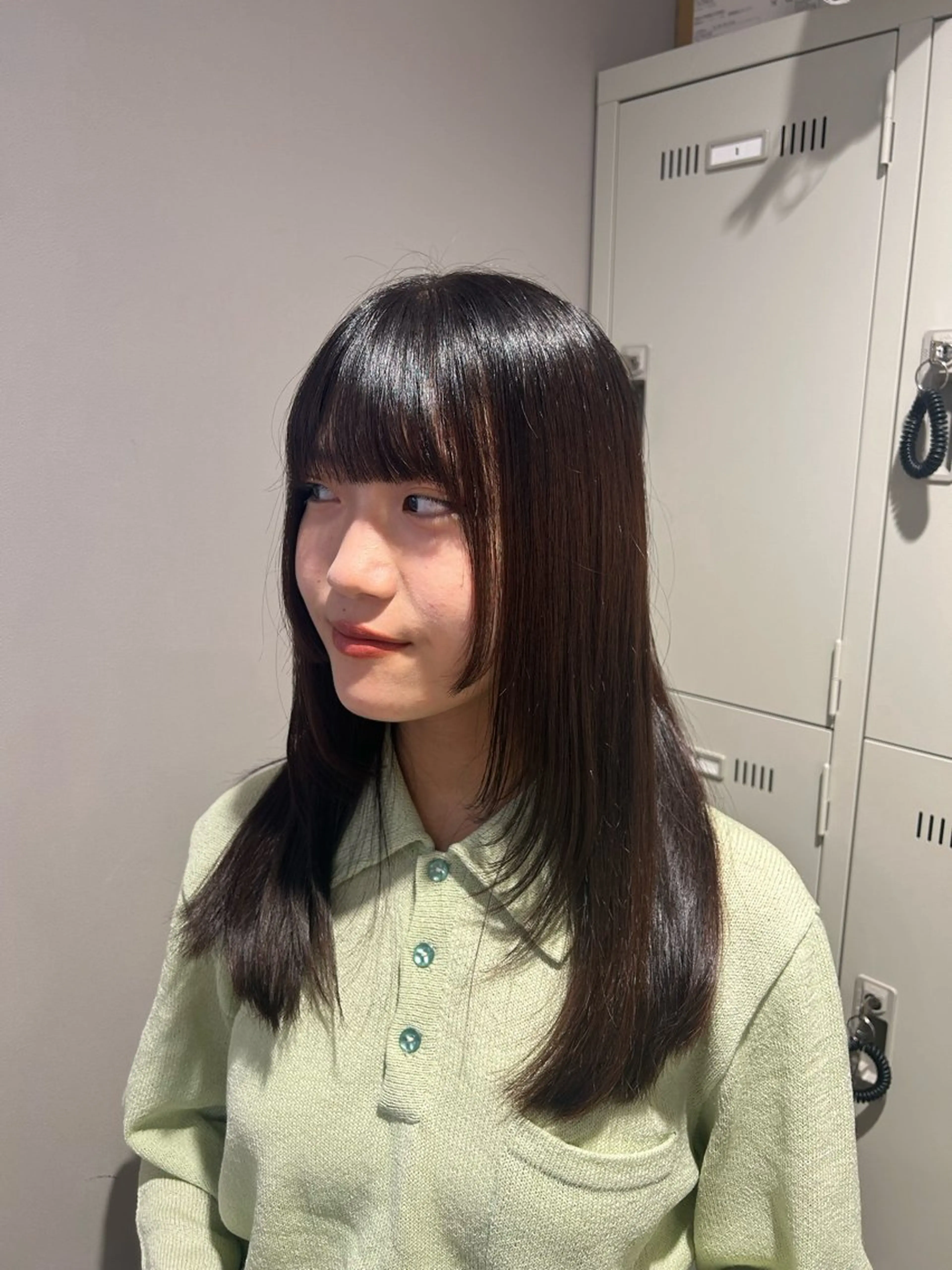 カラー カット 透明感ベージュ🤎 ナチュラルレイヤーのヘアスタイル