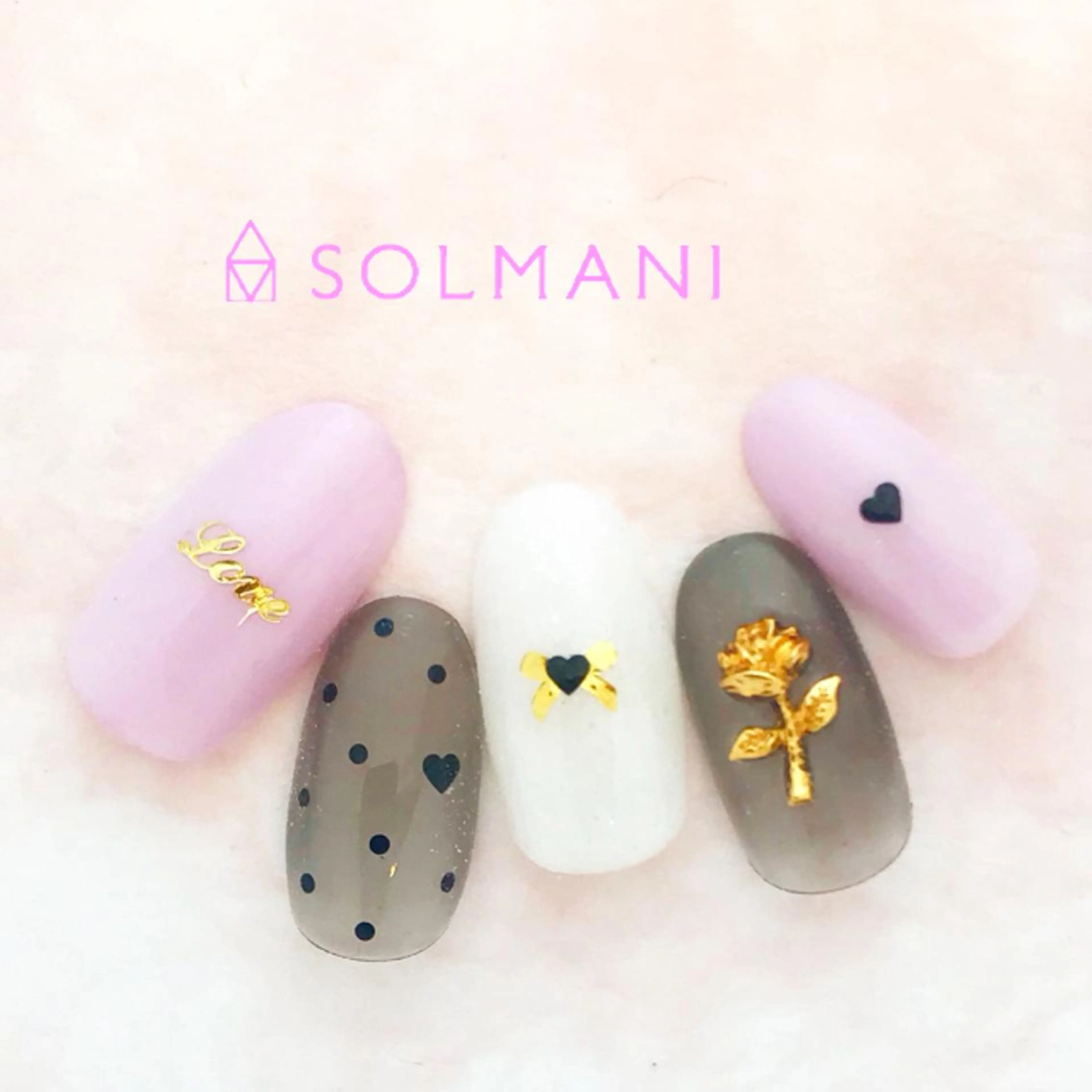 ネイル ドット SOLMANI 予約担当のネイルデザイン