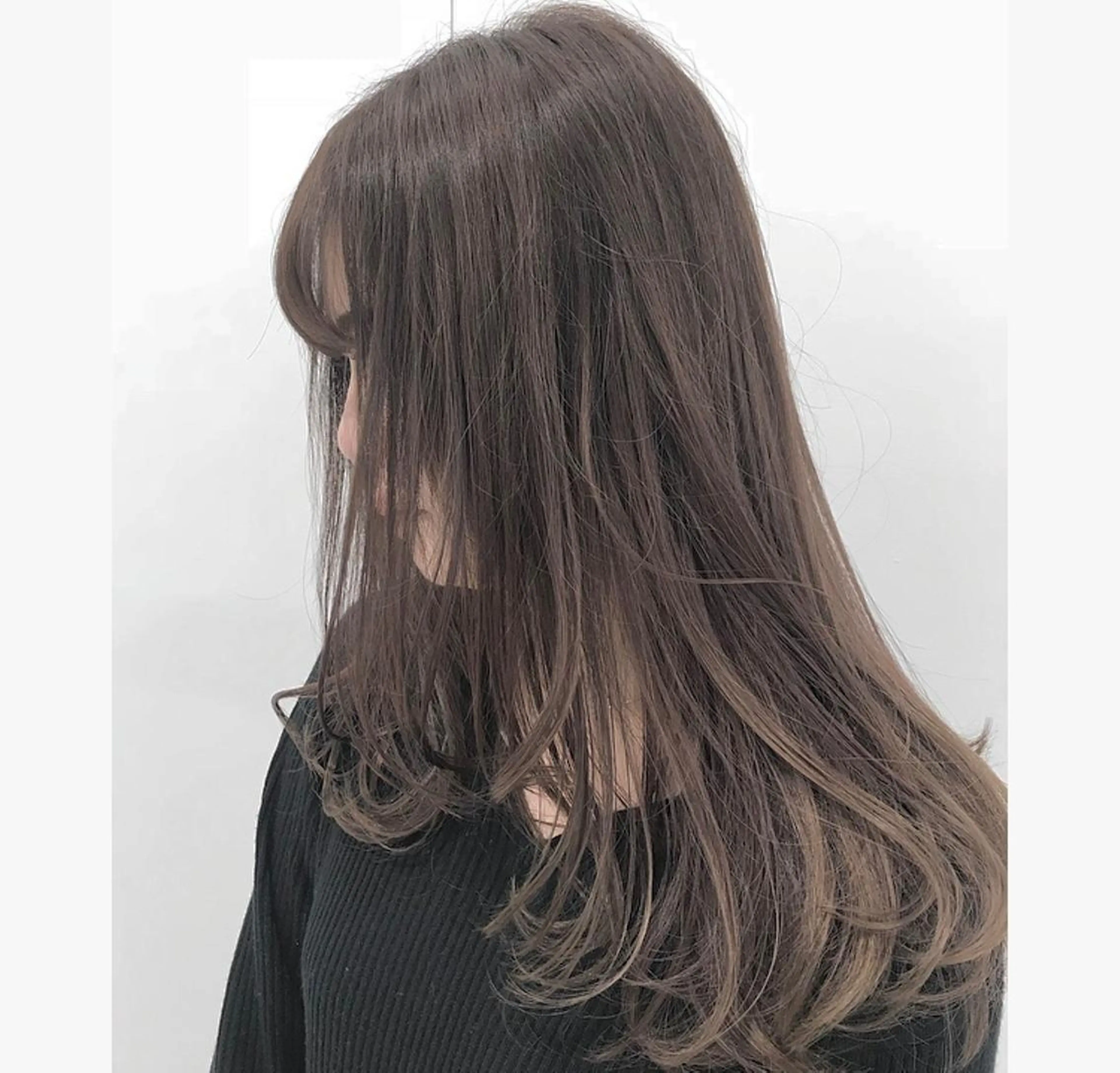 ロング カラー グレージュ ピンクカラー シアーピンク AGU akariのヘアスタイル