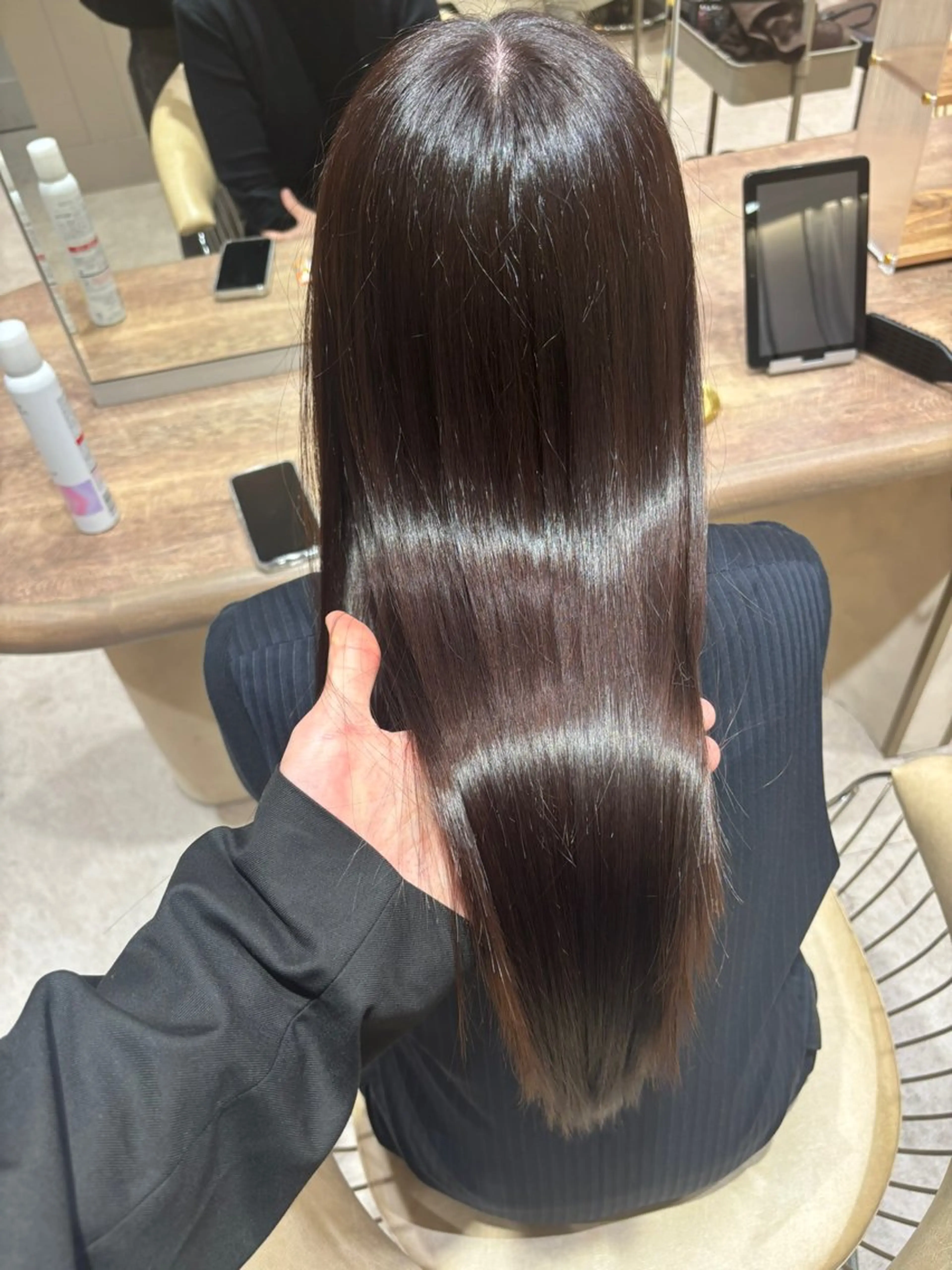 セミロング チョコレートブラウン カット ヘアカラー トリートメント 韓国レイヤー顔周り カット髪質改善しゅんのヘアスタイル