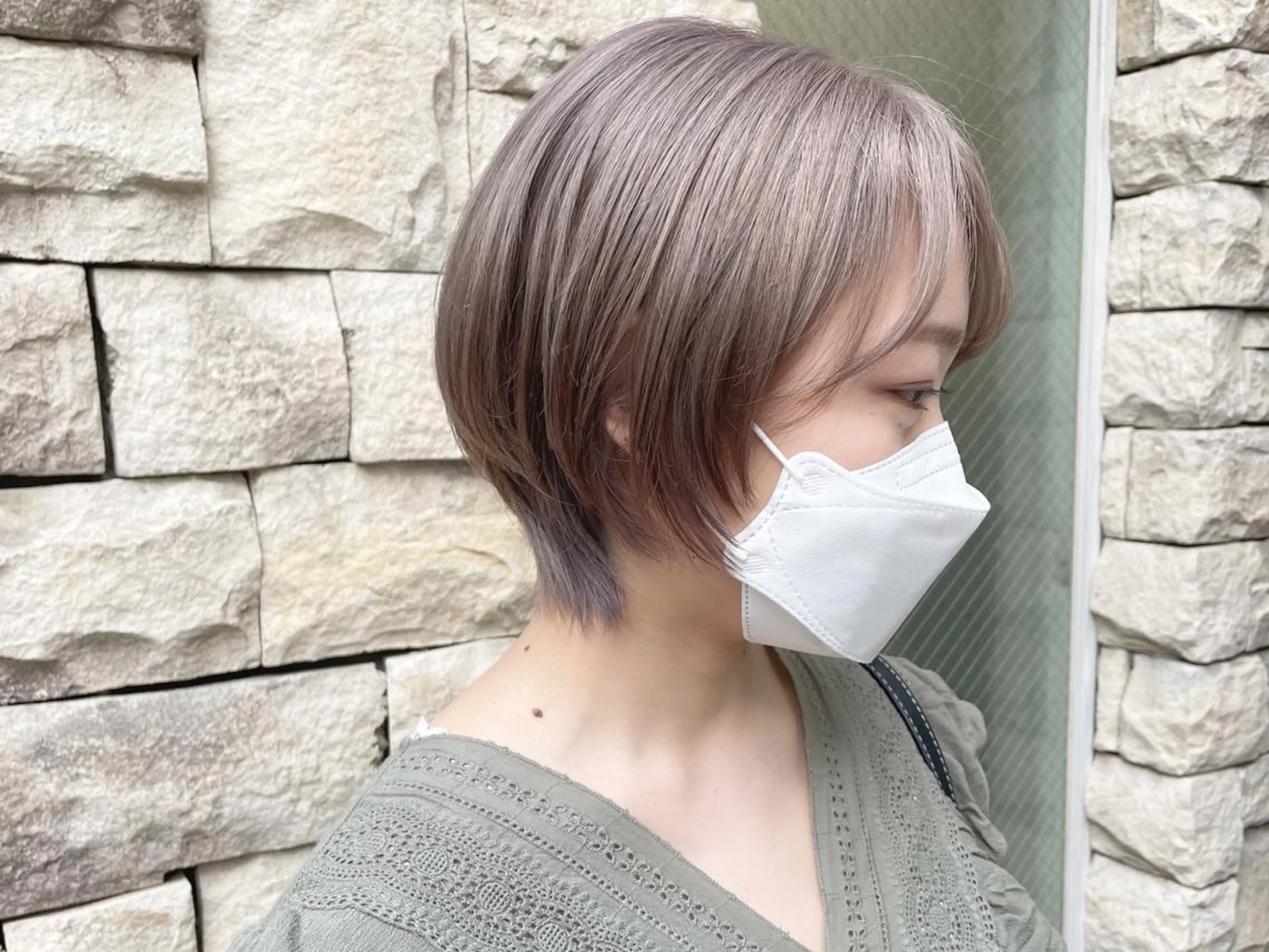 ショート カラー ベージュカラー ショートヘア EMANON天神所属・Hitomi Ezakiのヘアスタイル