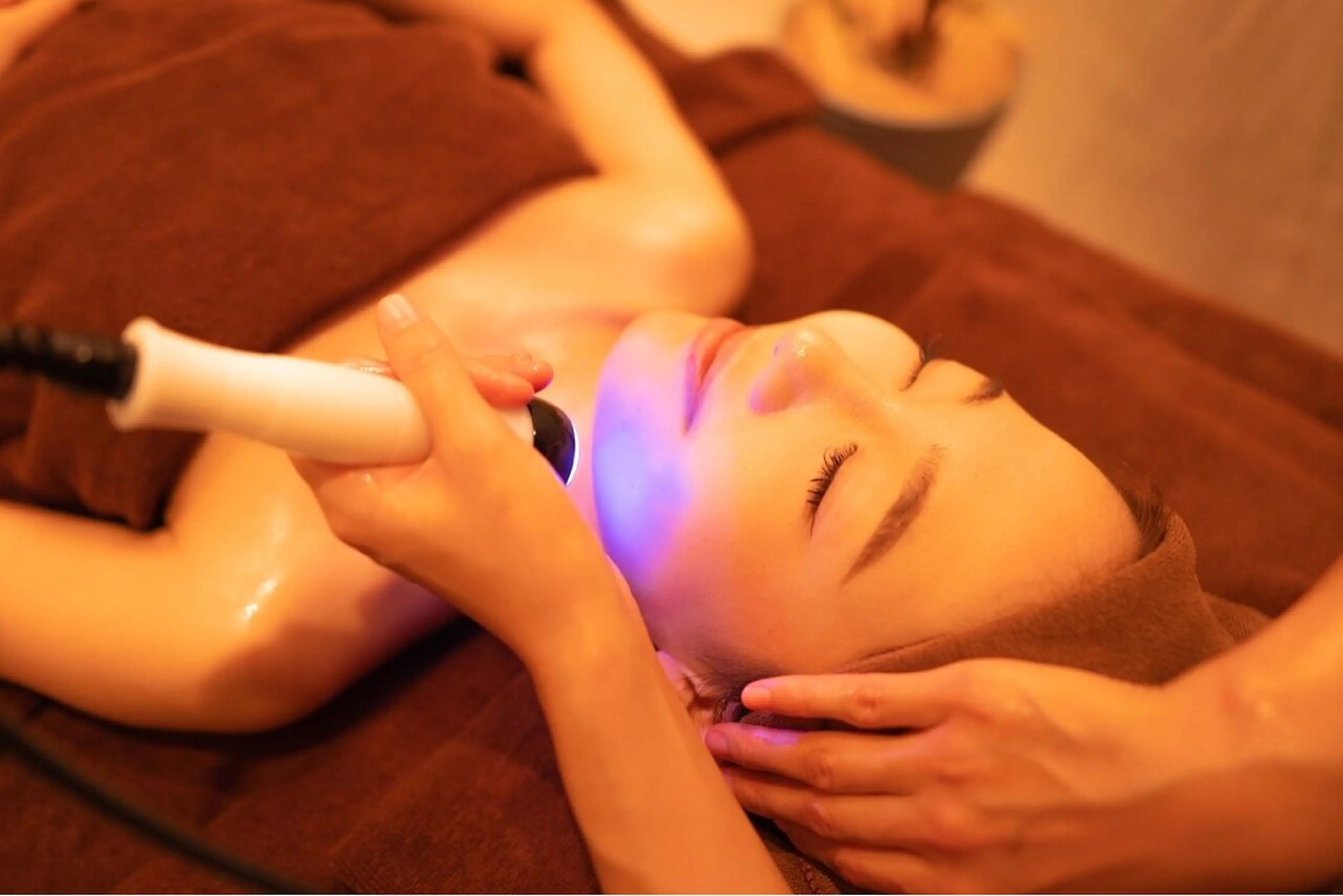 顔むくみ.たるみ改善★フェイシャル+ハイパーナイフ+デコルテ+パック付　60分　5180円の写真