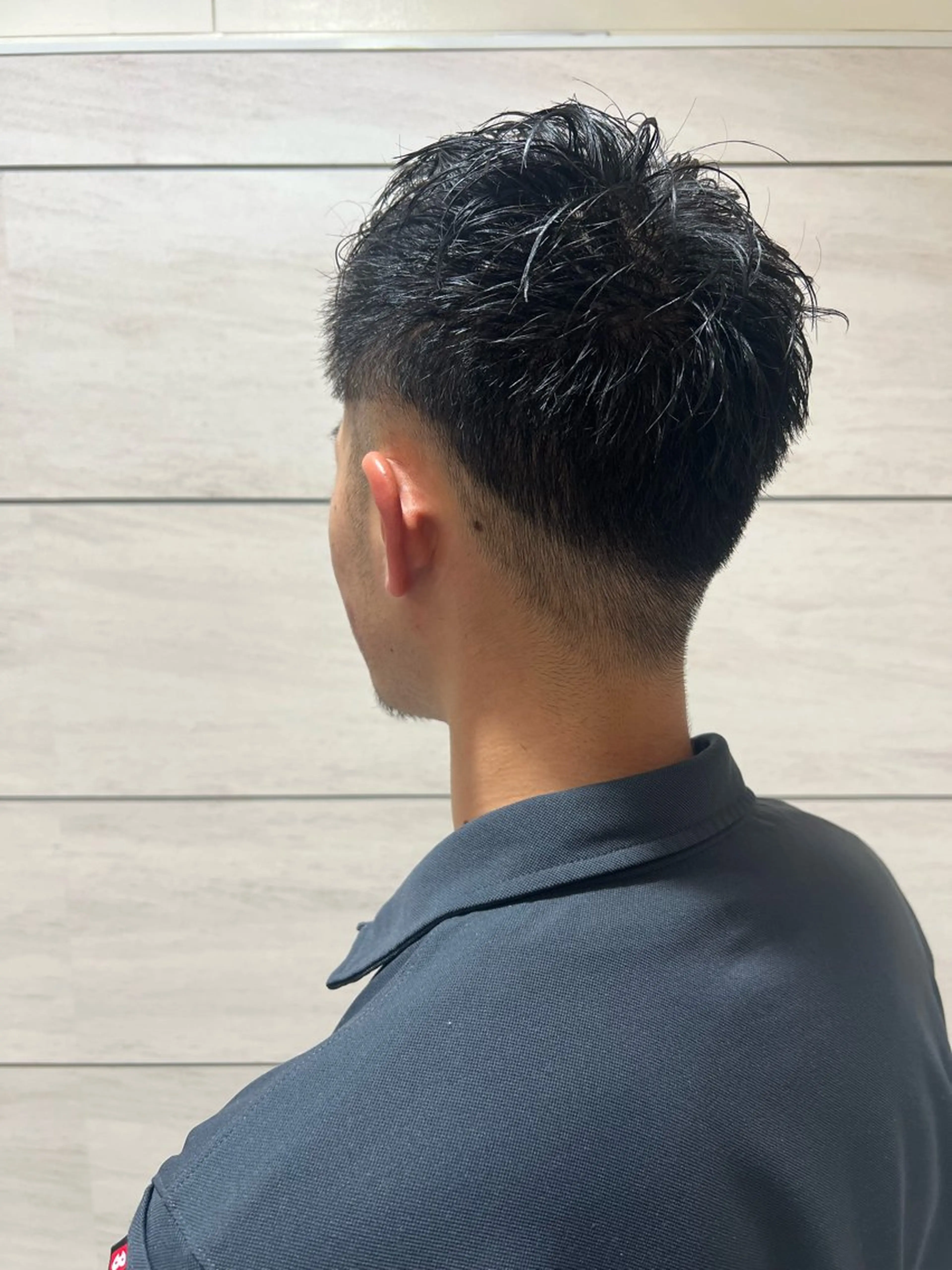 メンズ スパイキーショート ツーブロック メ イのヘアスタイル