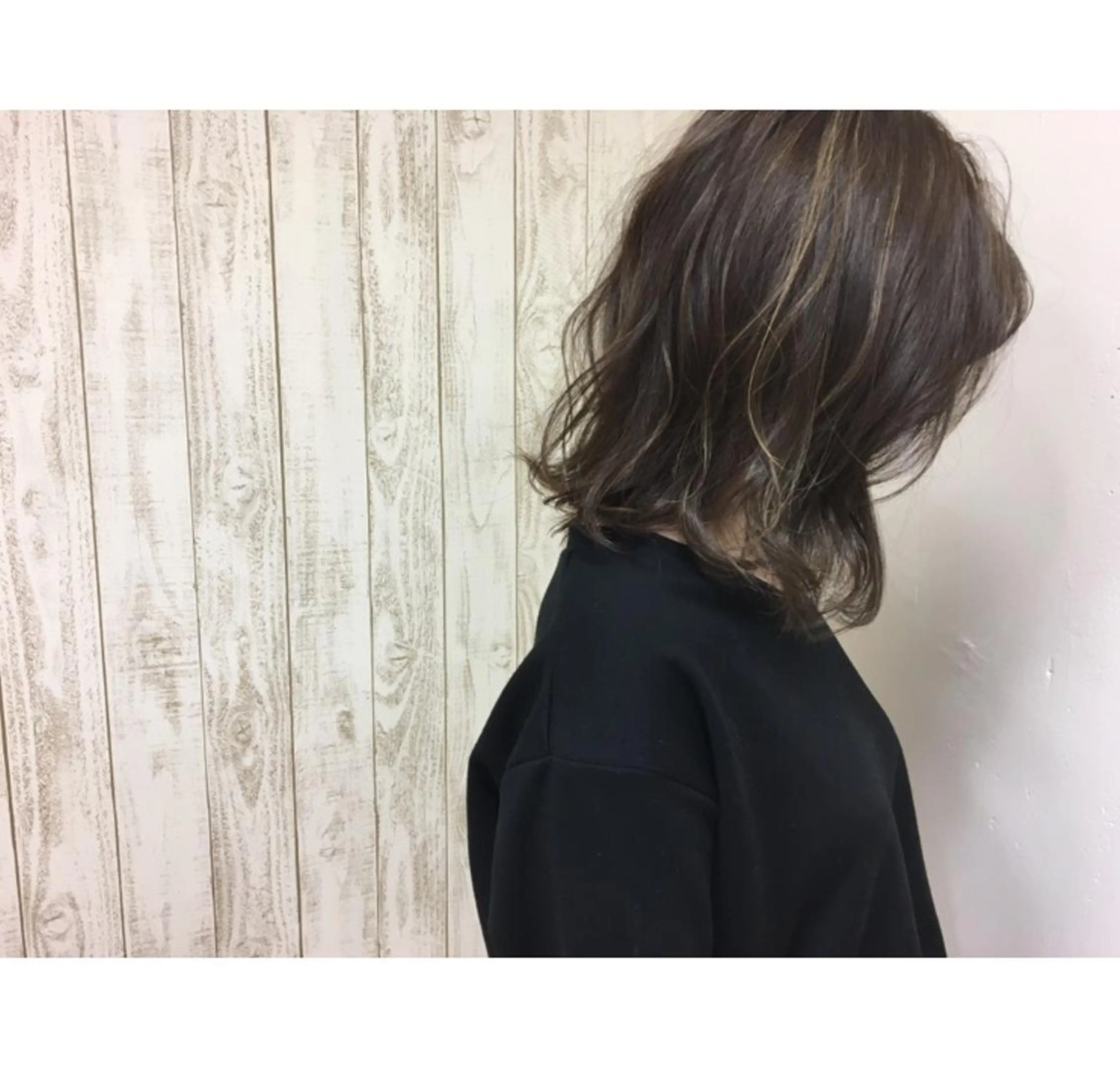 ミディアム カラー ヘアアレンジ グレージュ ハイライトカラー ハイライト SALOWIN  原宿ash所属・タナカ タクヤのヘアスタイル