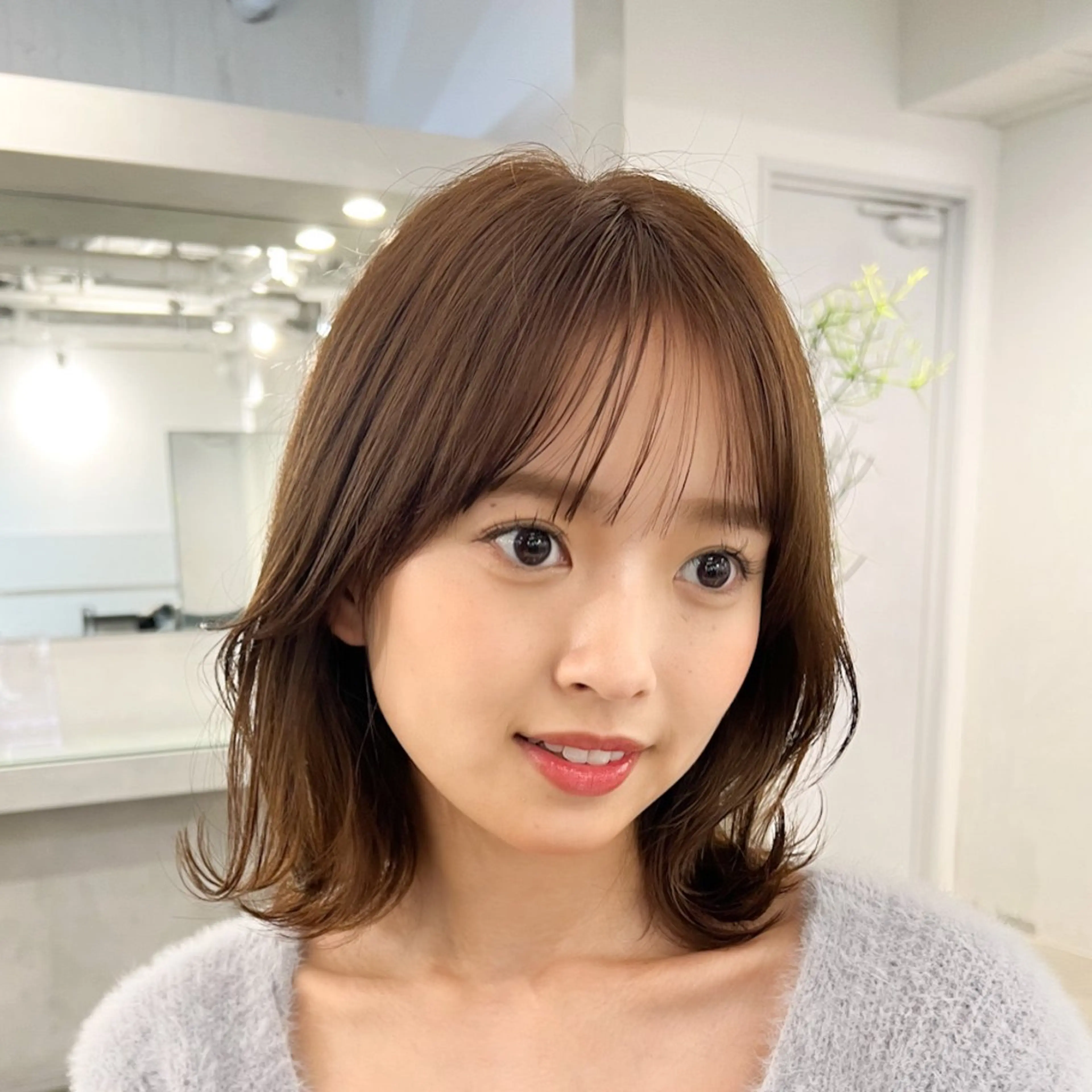 ミディアム カラー パーマ ミディアムパーマ 韓国風ヘア レイヤーカット 外ハネヘア レイヤーカットのプロ 大人ヘア宮森貴志のヘアスタイル