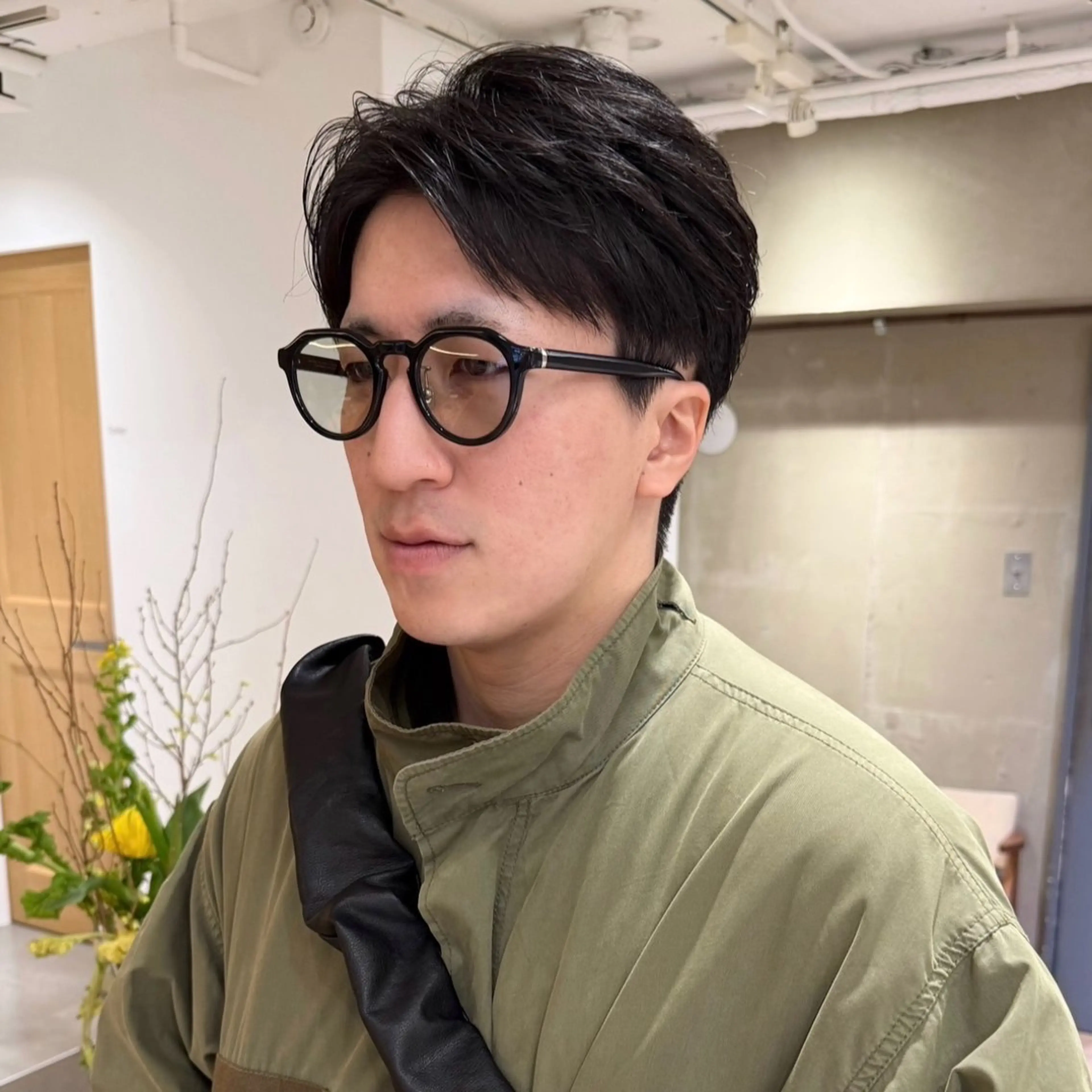 ミディアム メンズ ミディアムパーマ センターパート ダウンパーマ フェザーパーマ メンズパーマ カット メンズカット 田形清流のヘアスタイル