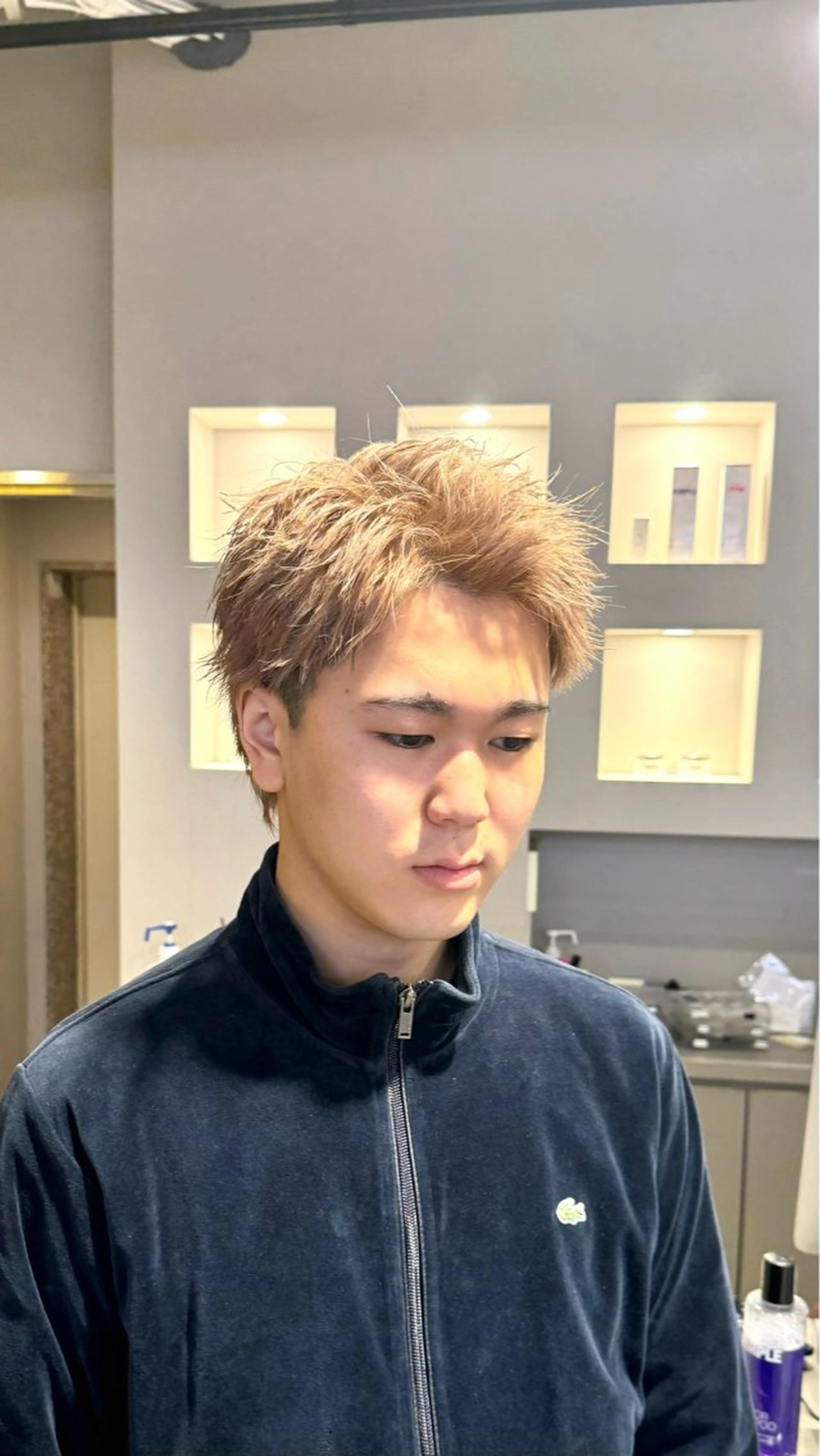 ショート カラー ヘアアレンジ メンズ メンズハイトーン スパイキーショート ベージュカラー ハイトーンカラー ミルクティーベージュ カット ヘアカラー トリートメント ヘアセット 顔まわりカット の達人のヘアスタイル