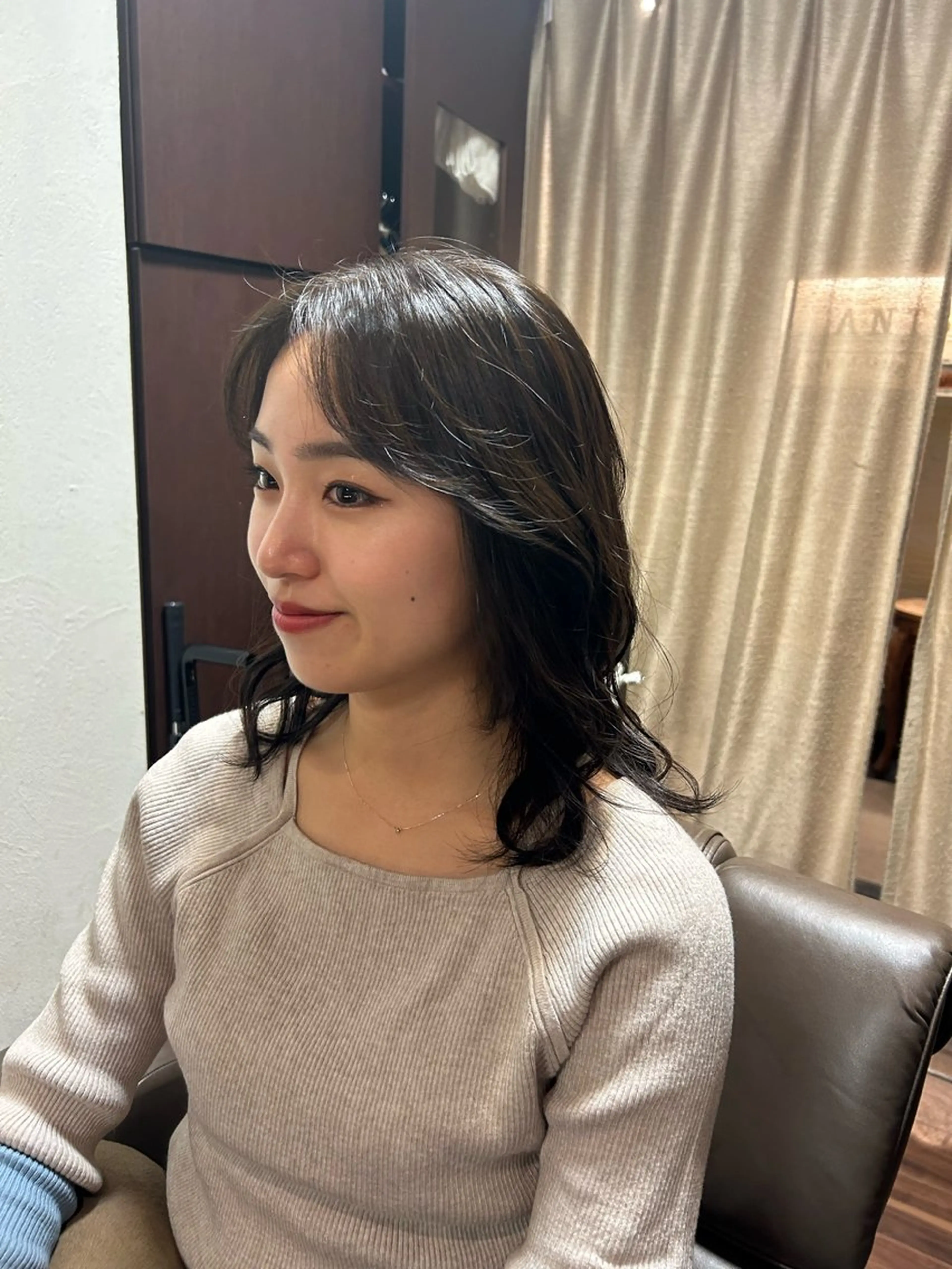 ミディアム レイヤー/透明感カラ ー/茅ヶ崎/momiのヘアスタイル