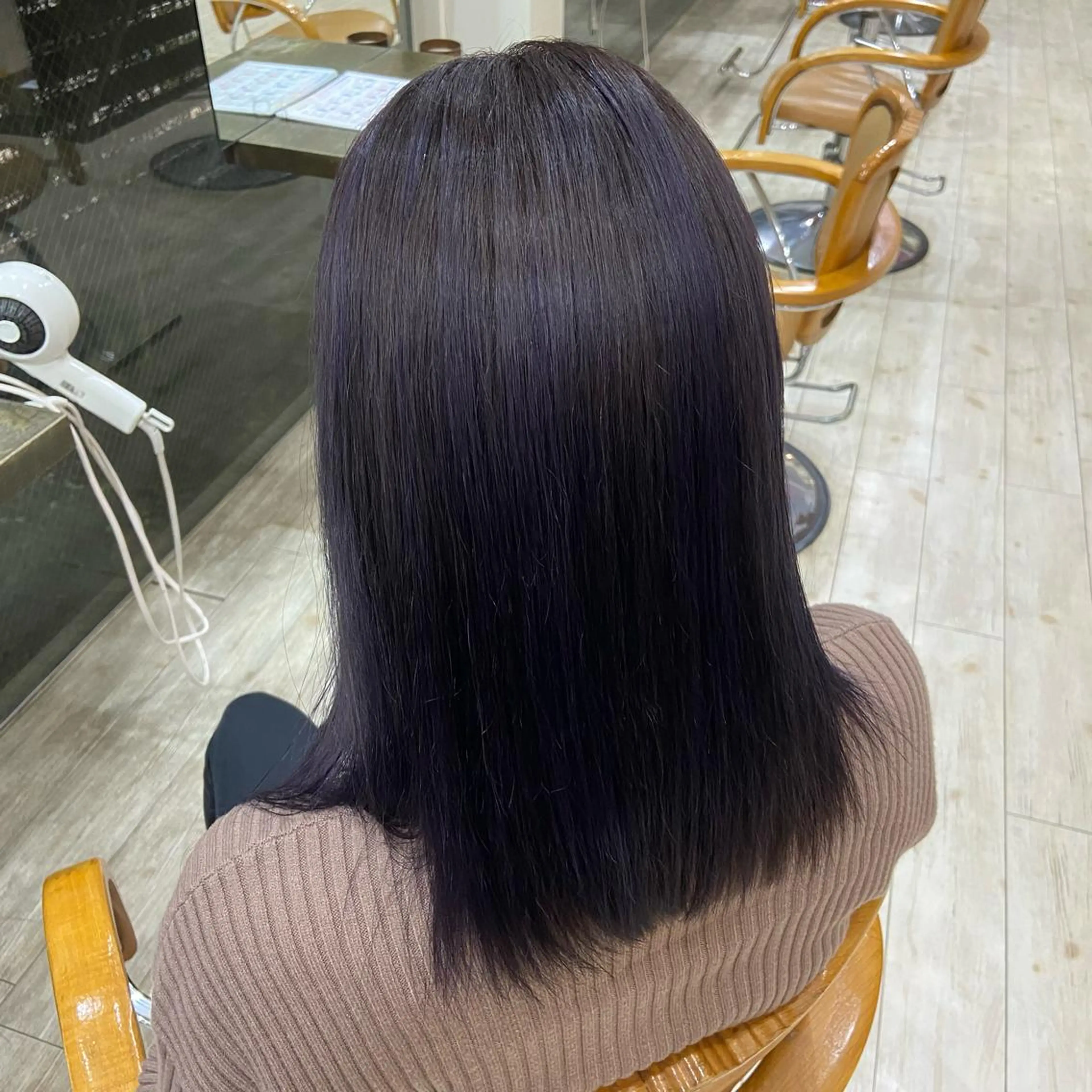 セミロング パープルカラー NUDE COLOR所属・鈴木 琴乃のヘアスタイル