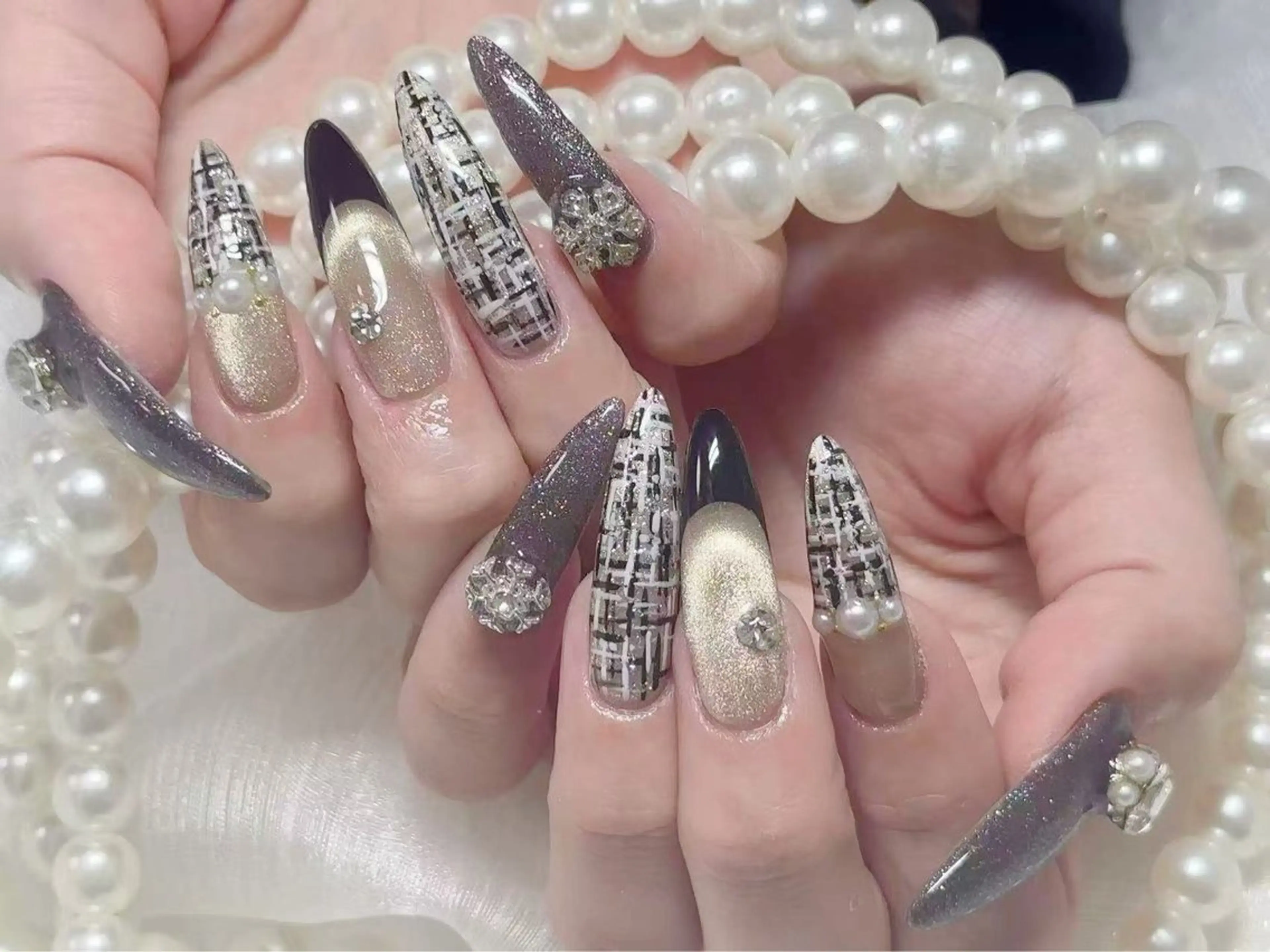 ネイル オーロラネイル 長さ出し フレンチネイル ガーリー キラキラネイル RIn 🎀のネイルデザイン