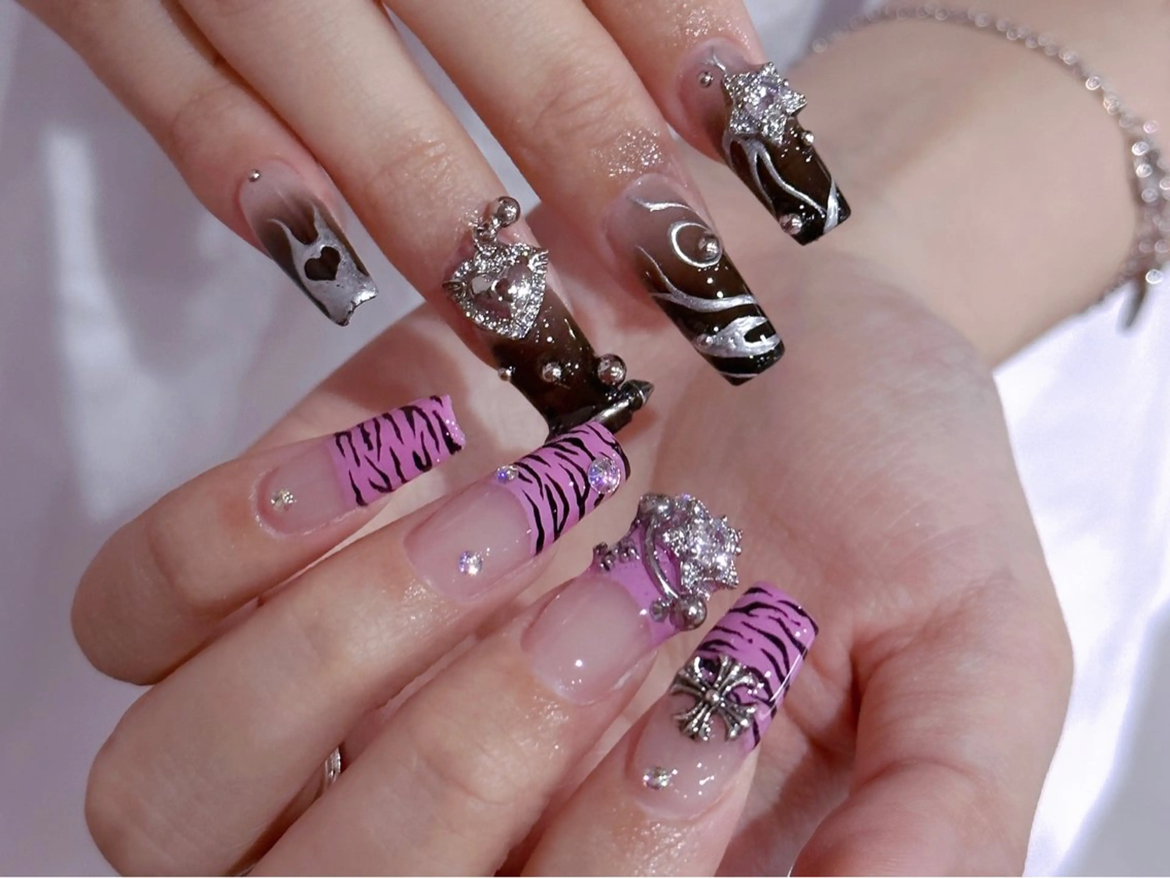 ネイル ハンドネイル Dark honey スカルプ専門原宿店のネイルデザイン