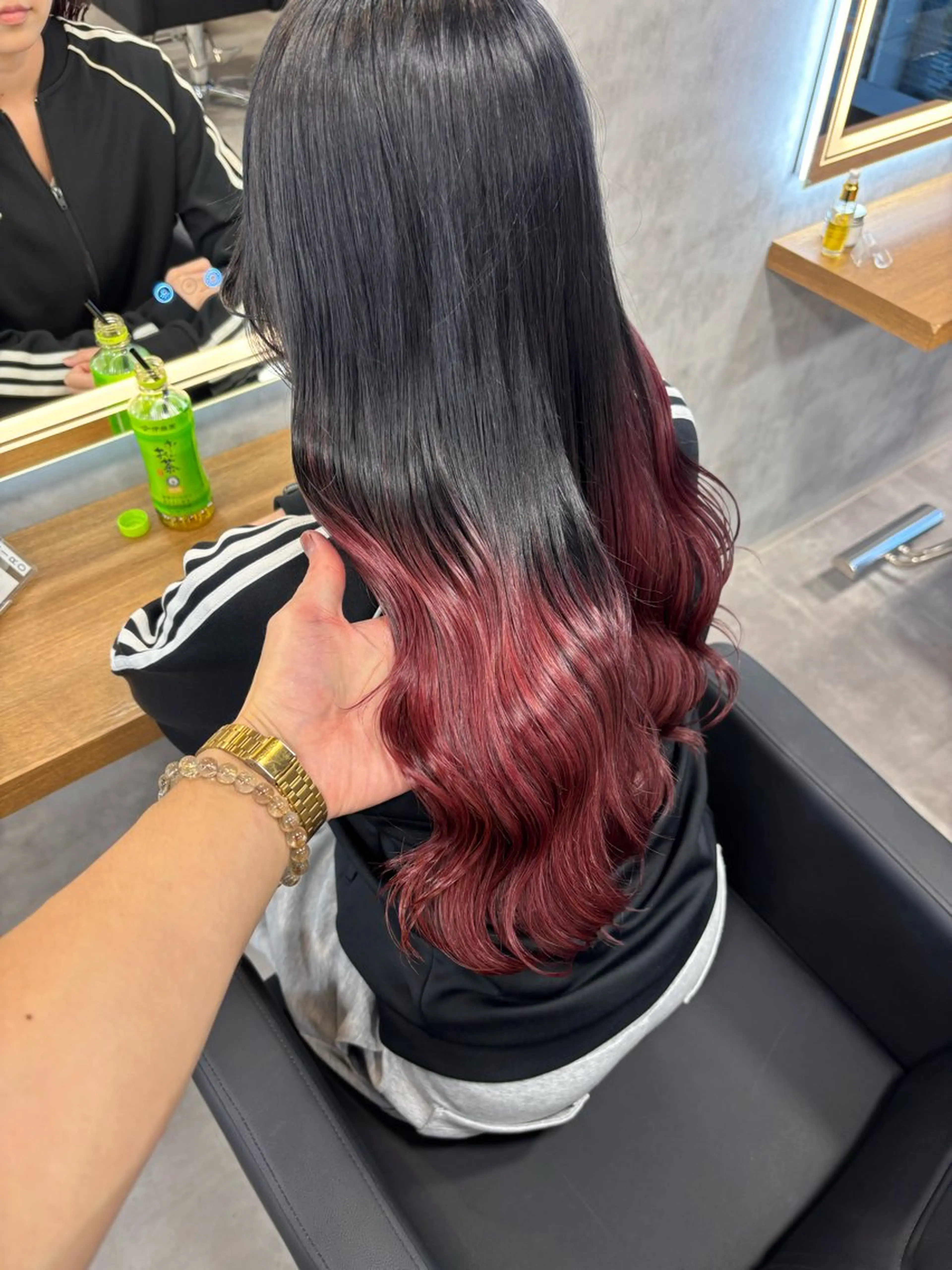 ロング カラー パーマ ヘアアレンジ ヘアカラー トリートメント ヘッドスパ ヘアセット 透明感ブリーチカラー 🌈TOMOHIROのヘアスタイル