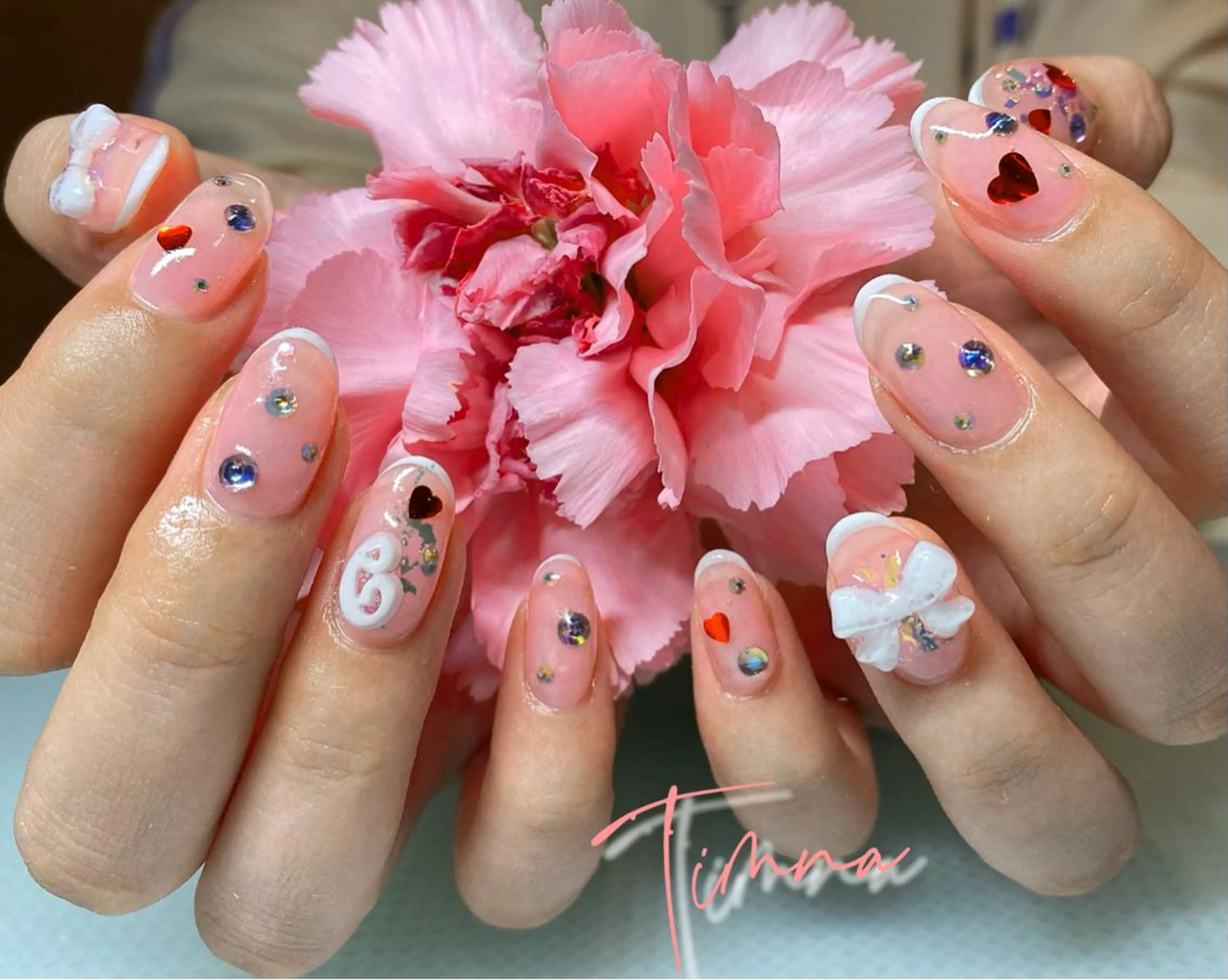 ミディアム ハンドネイル NAILSALON 🍔Timna🍟のネイルデザイン
