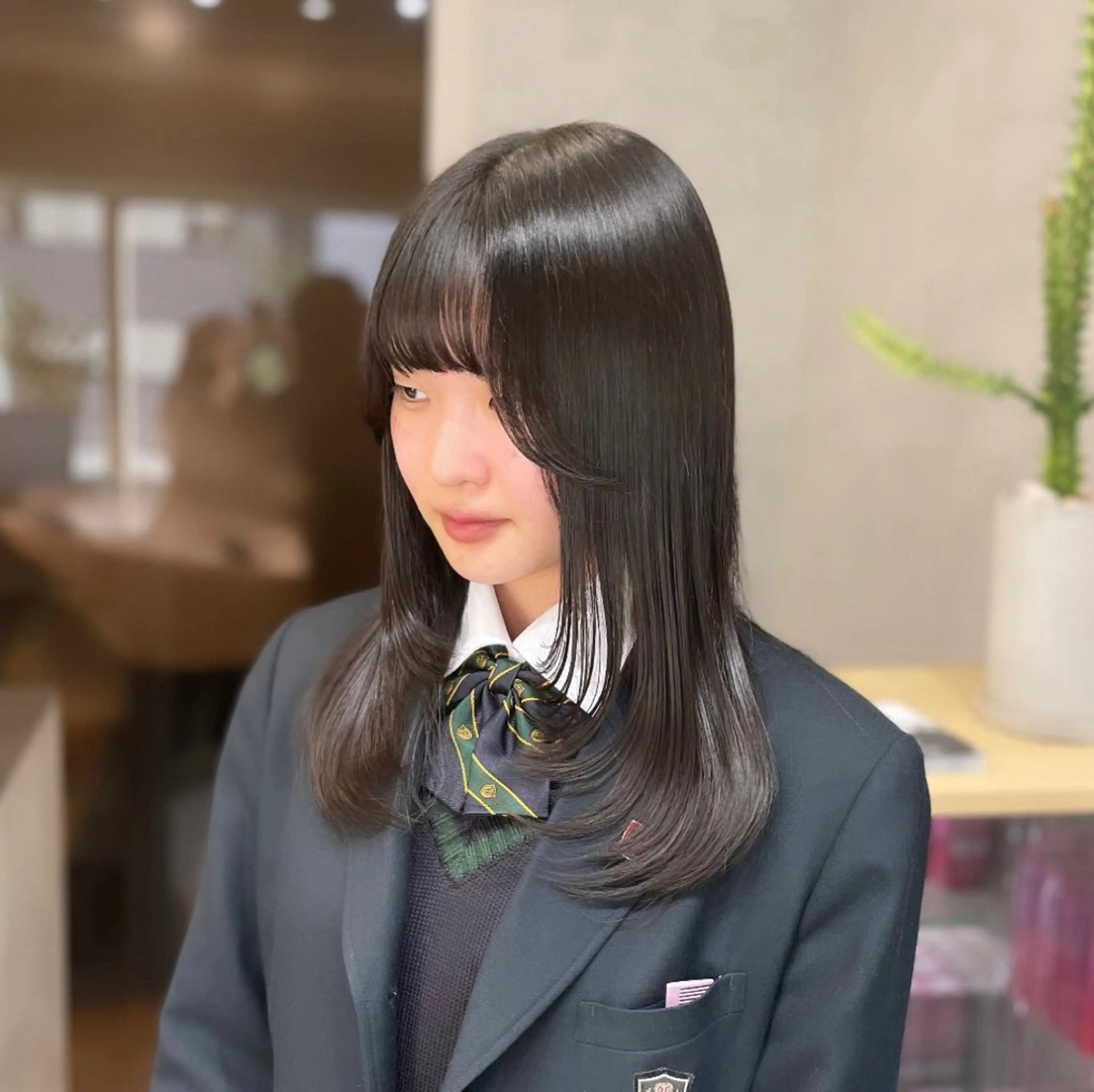 セミロング 顔周りカット レイヤーカット カット Rui/透明感カラー 暖色/レイヤーカットのヘアスタイル